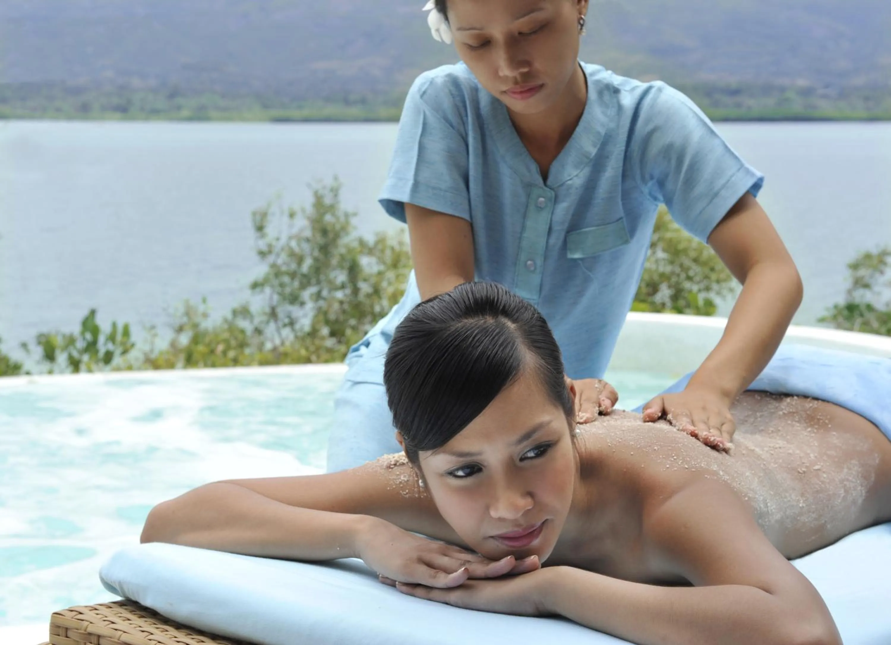 Massage in Badian Island Wellness Resort