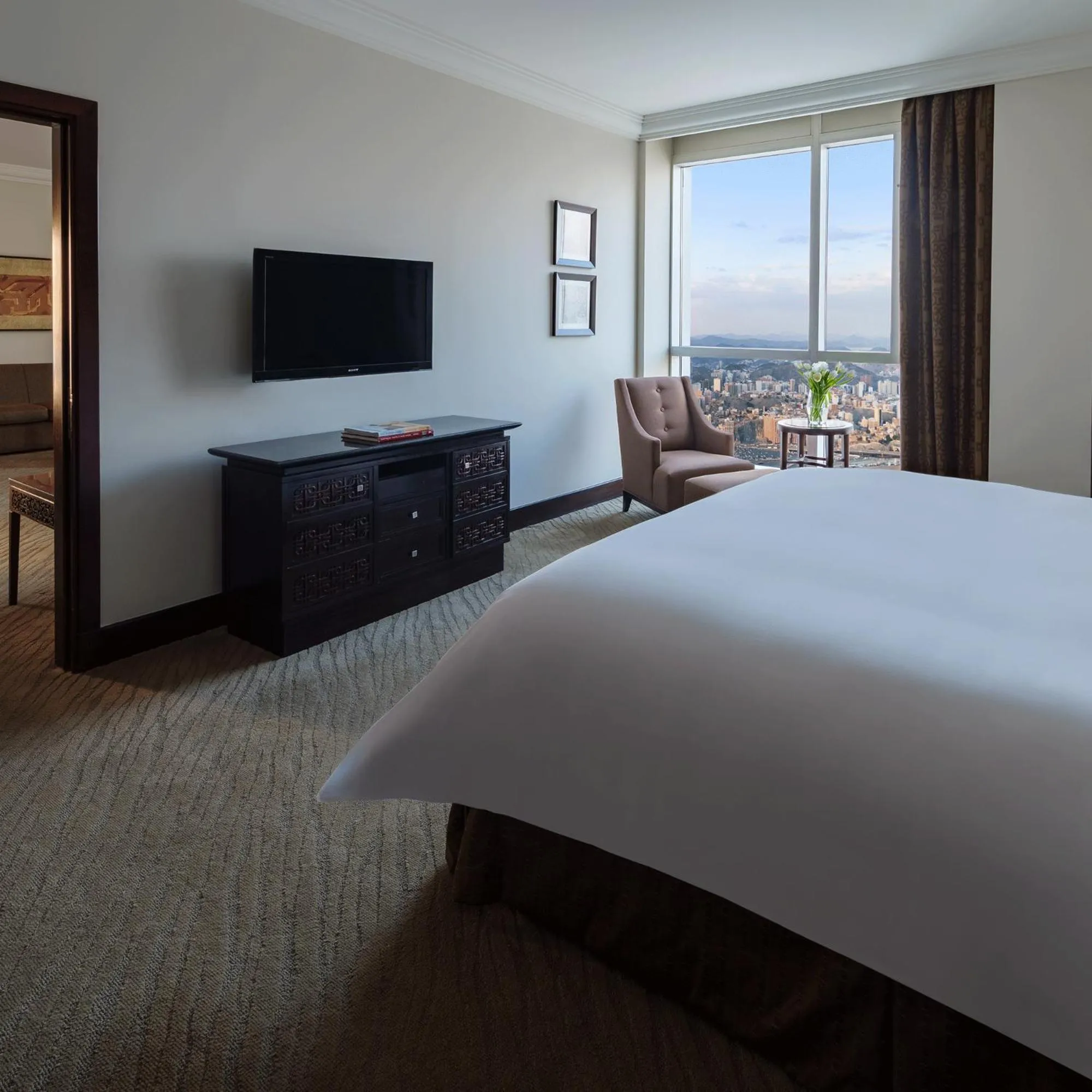 Bed in Makkah Clock Royal Tower, A Fairmont Hotel