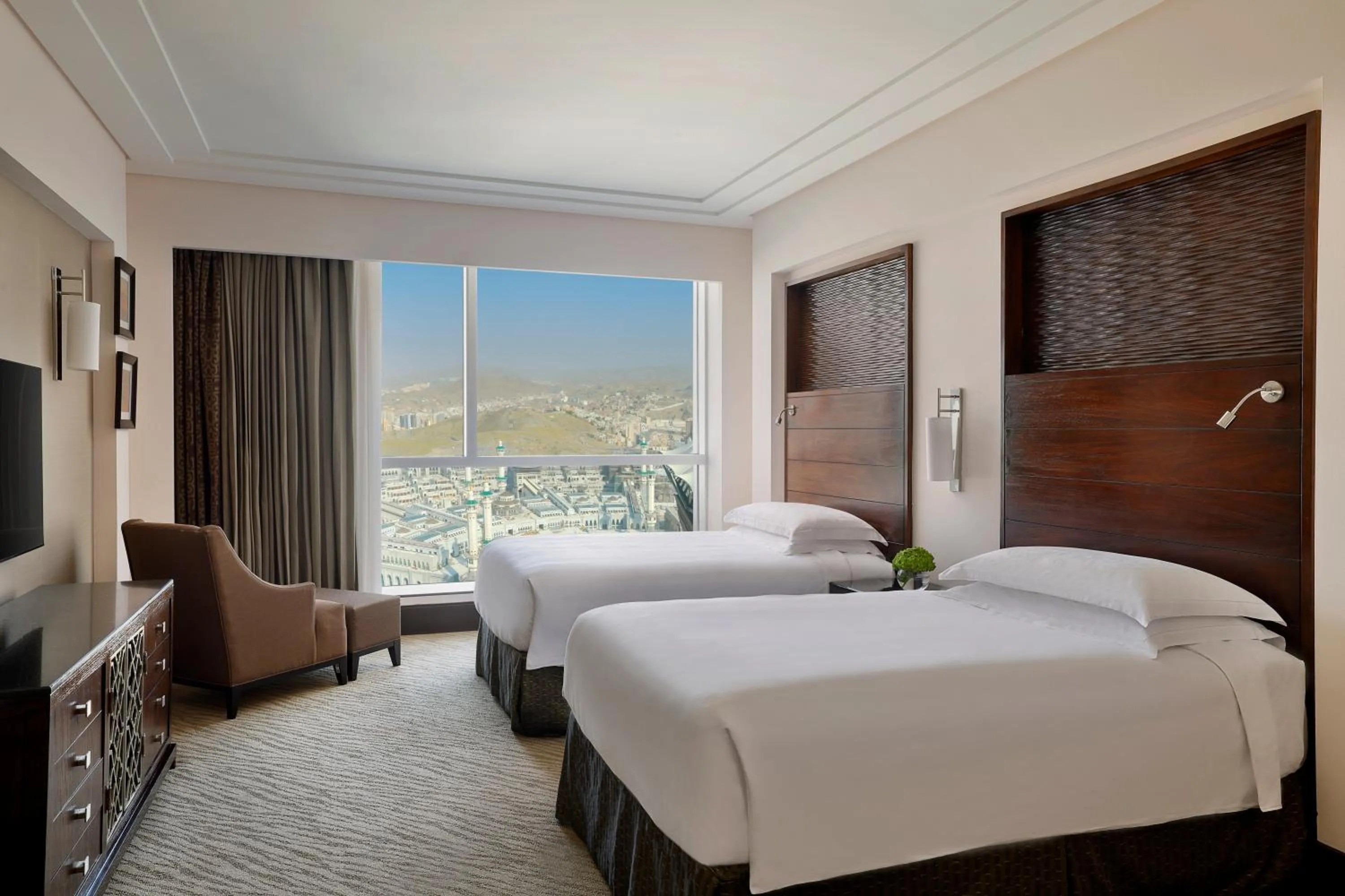 Bedroom, Bed in Makkah Clock Royal Tower, A Fairmont Hotel