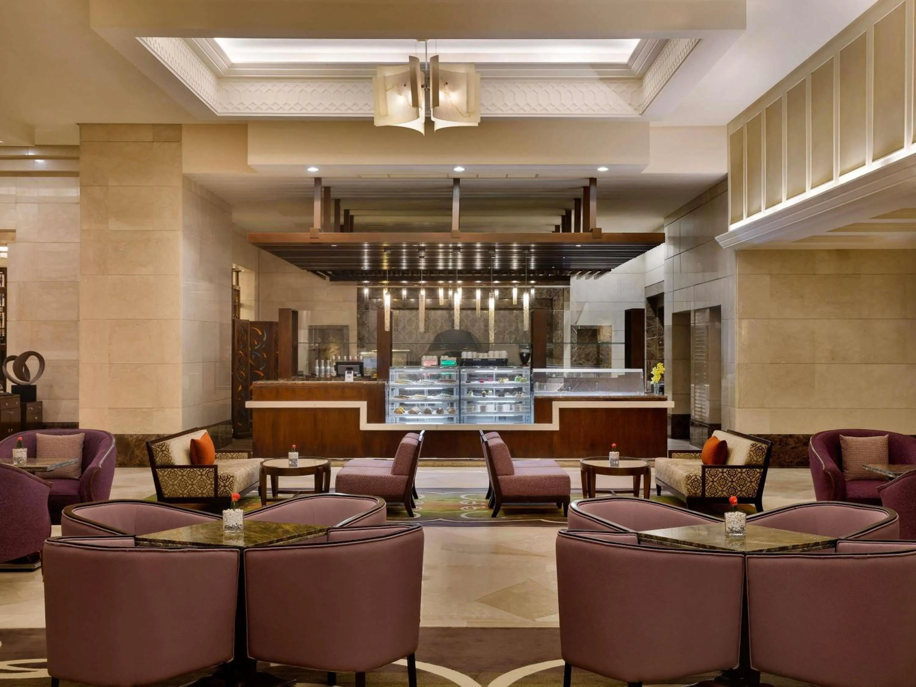 Lounge or bar in Makkah Clock Royal Tower, A Fairmont Hotel