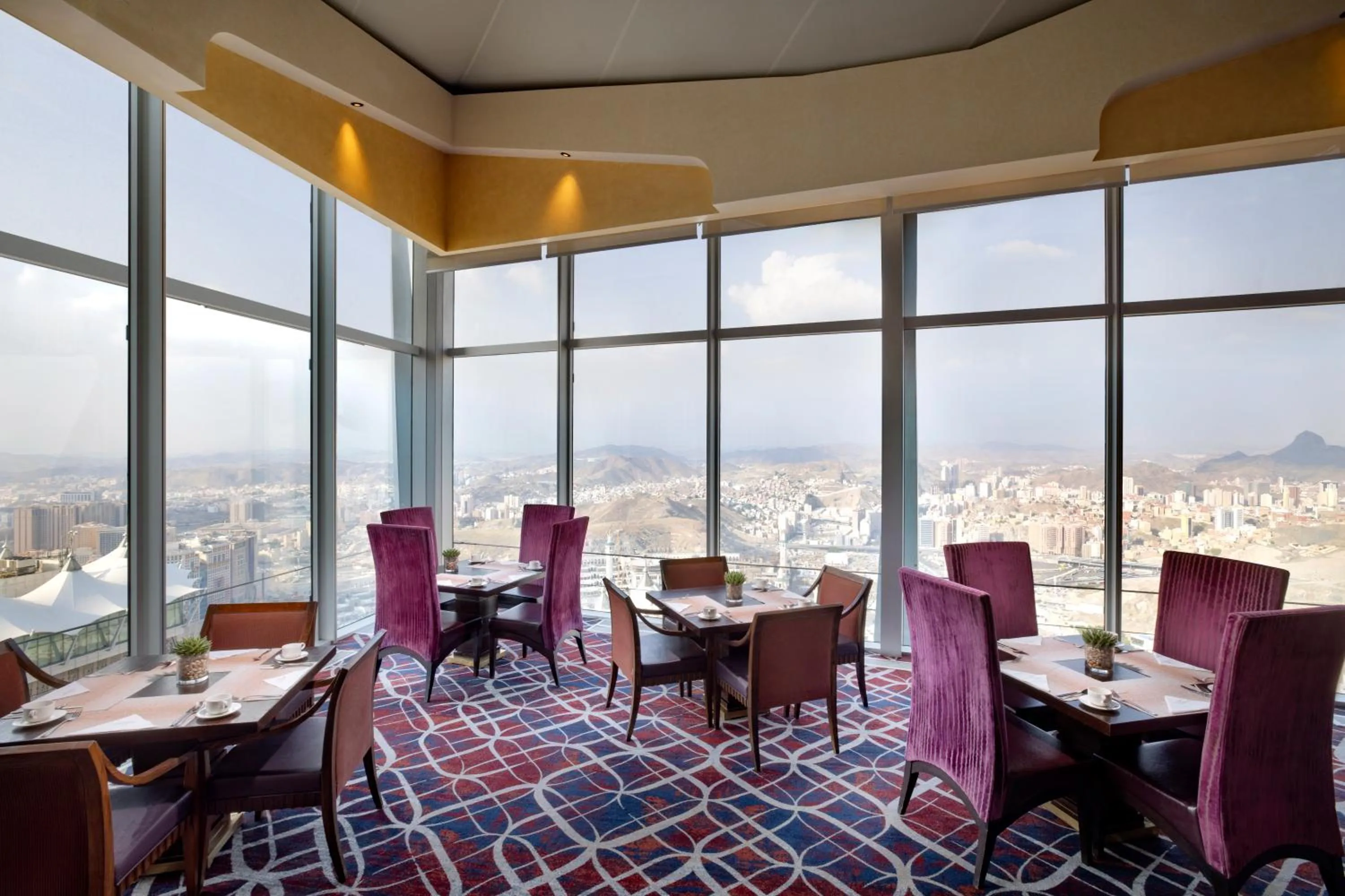 Restaurant/places to eat in Makkah Clock Royal Tower, A Fairmont Hotel