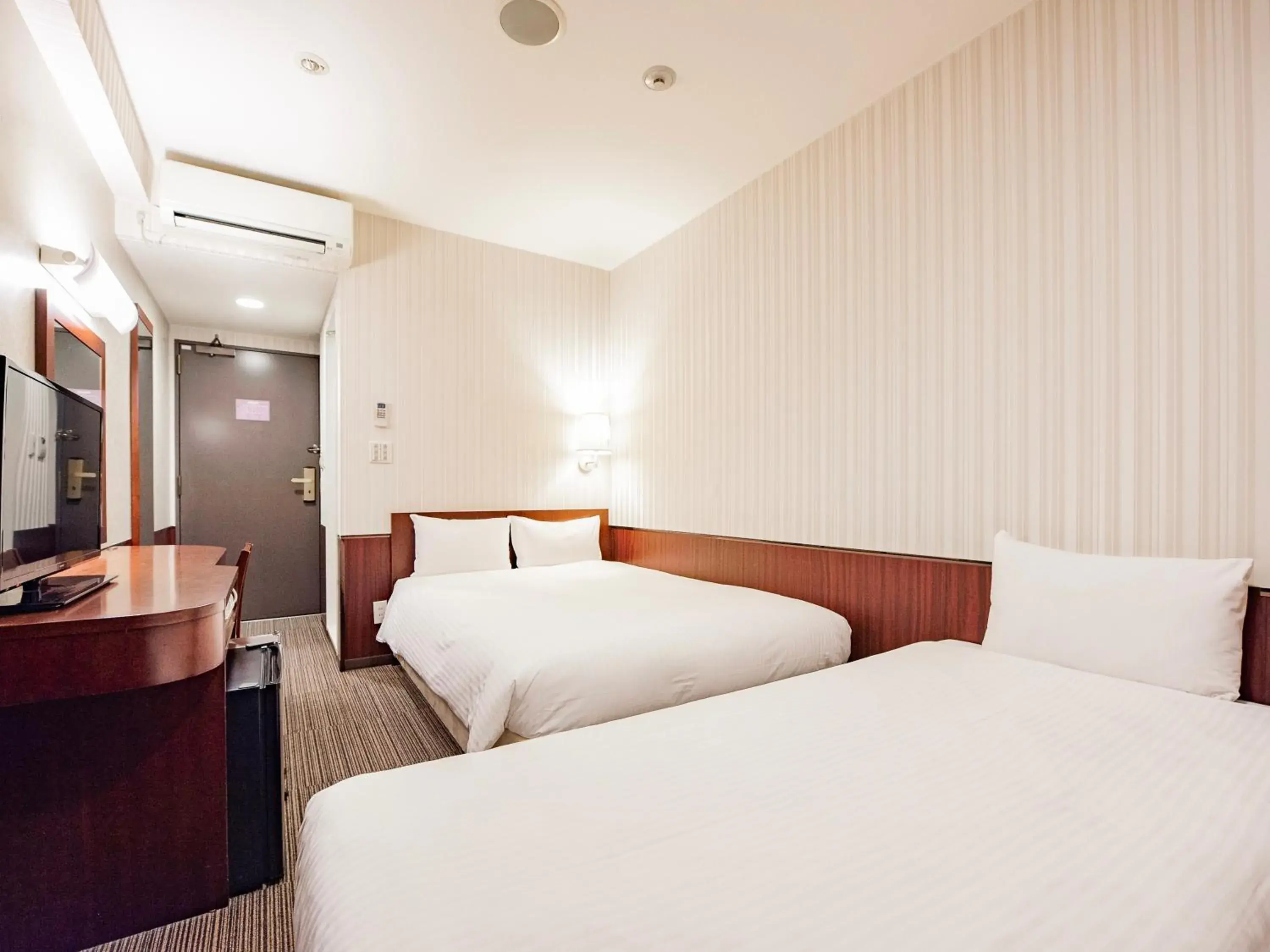 Studio- Smoking - Late Check-In from 20:00 in Hotel Hillarys Studio- Smoking - Late Check-In from 20:00 in Hotel Hillarys