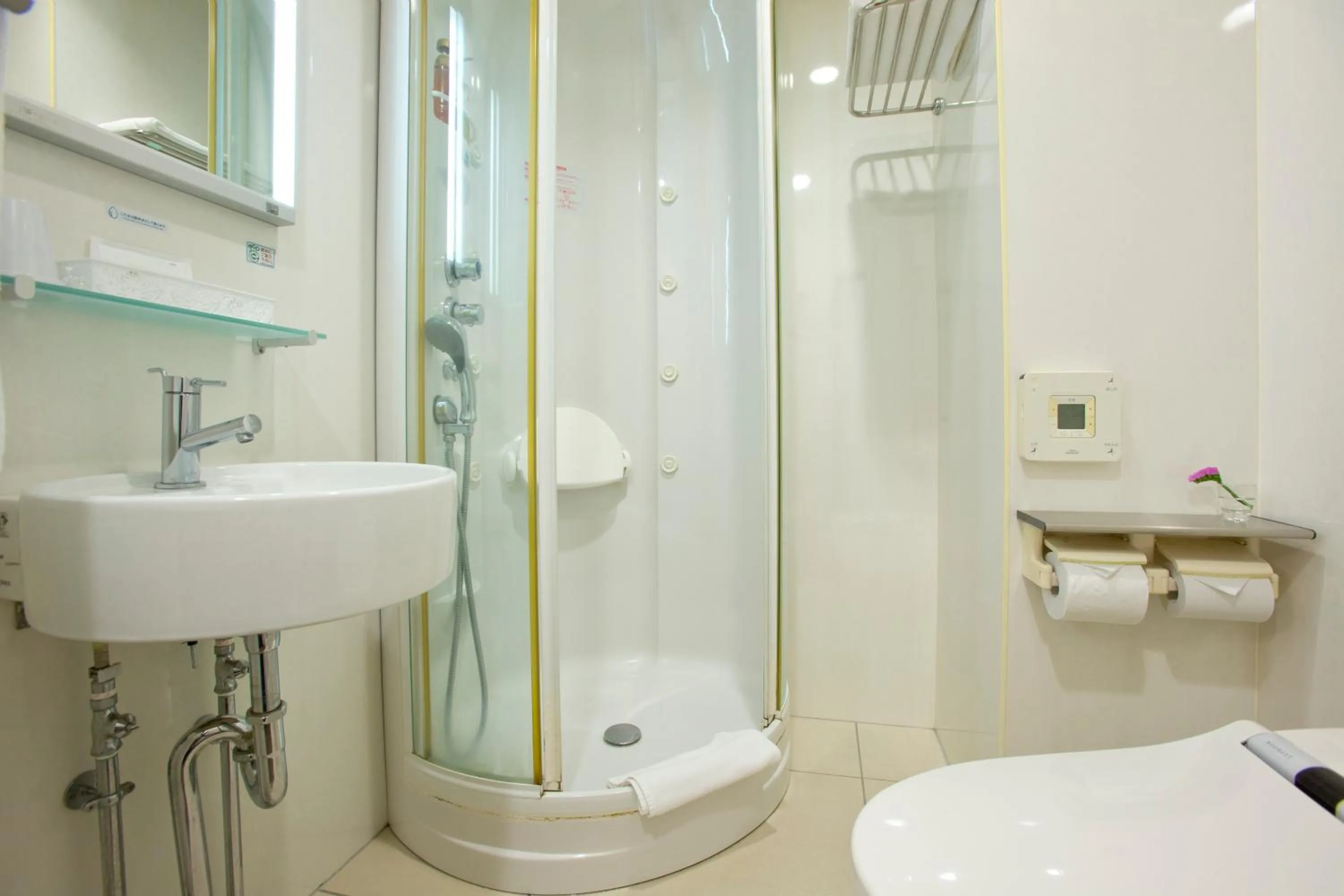 Shower in Hotel Hillarys