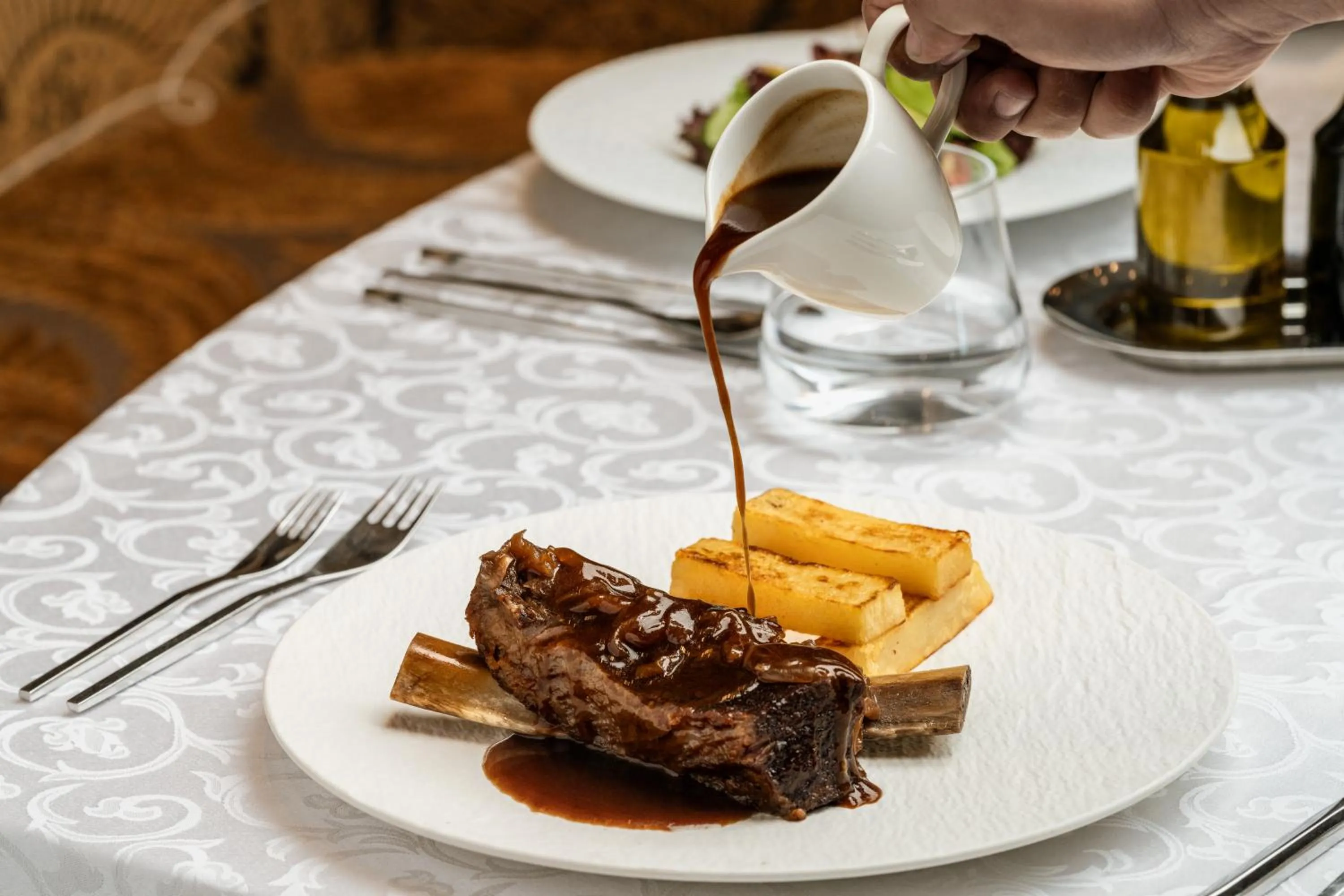 Restaurant/places to eat in Raffles Makkah Palace