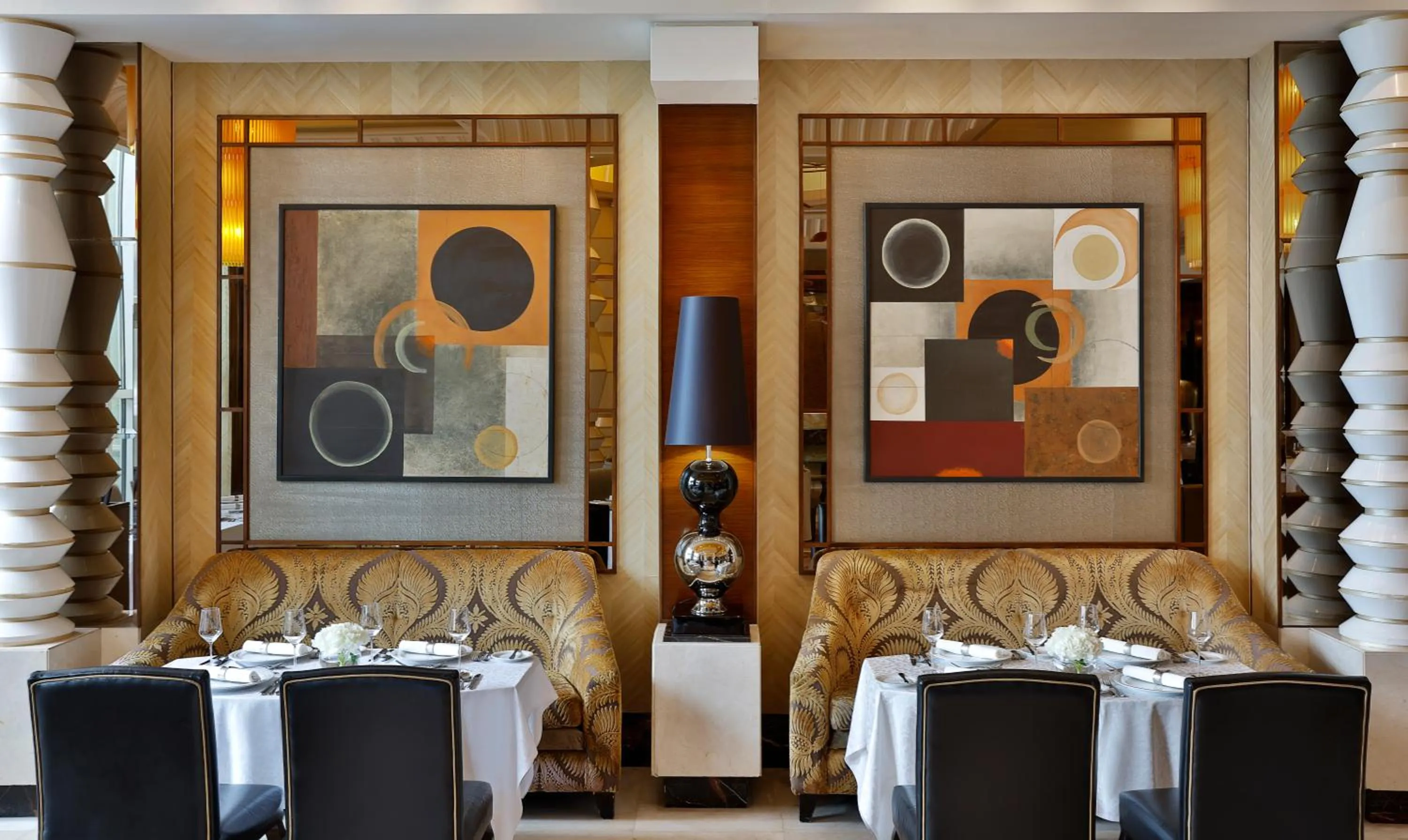 Restaurant/places to eat in Raffles Makkah Palace