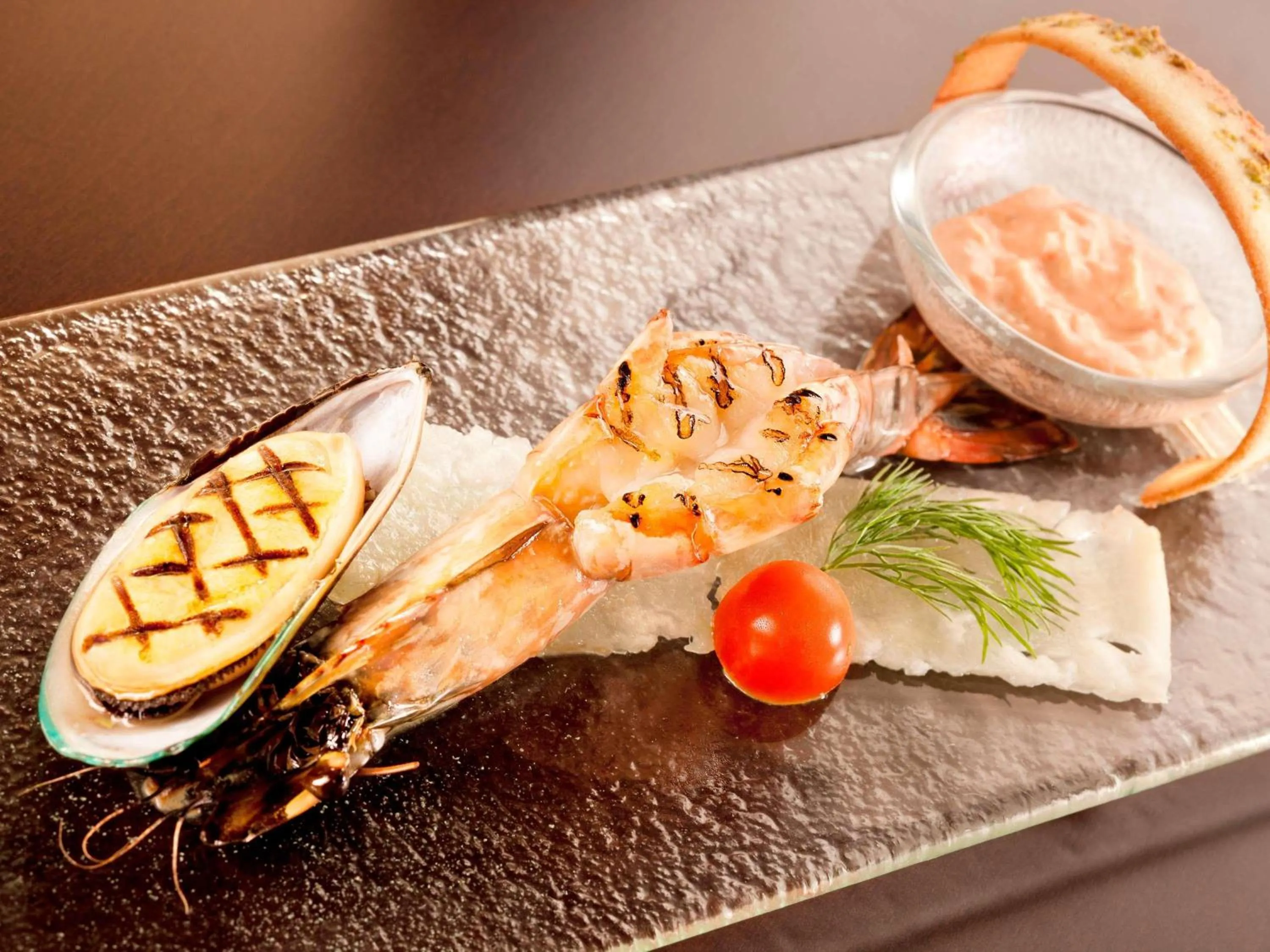 Restaurant/places to eat in Raffles Makkah Palace