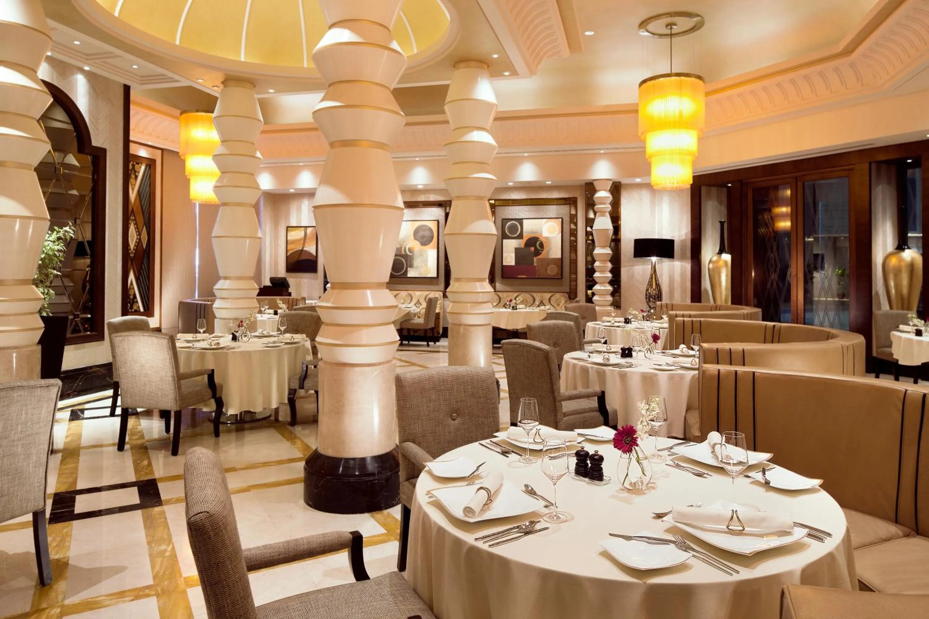 Restaurant/places to eat in Raffles Makkah Palace