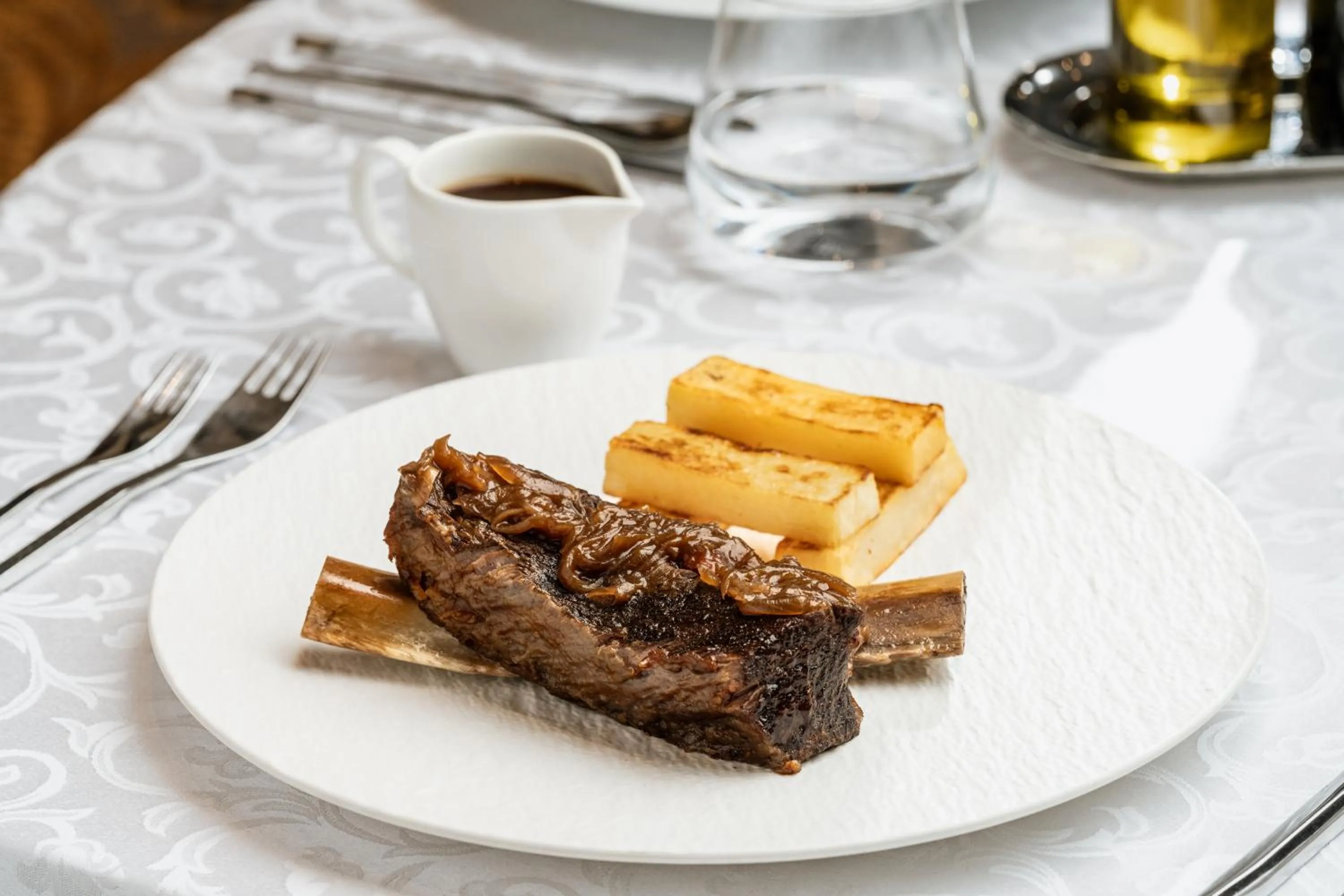 Restaurant/places to eat in Raffles Makkah Palace