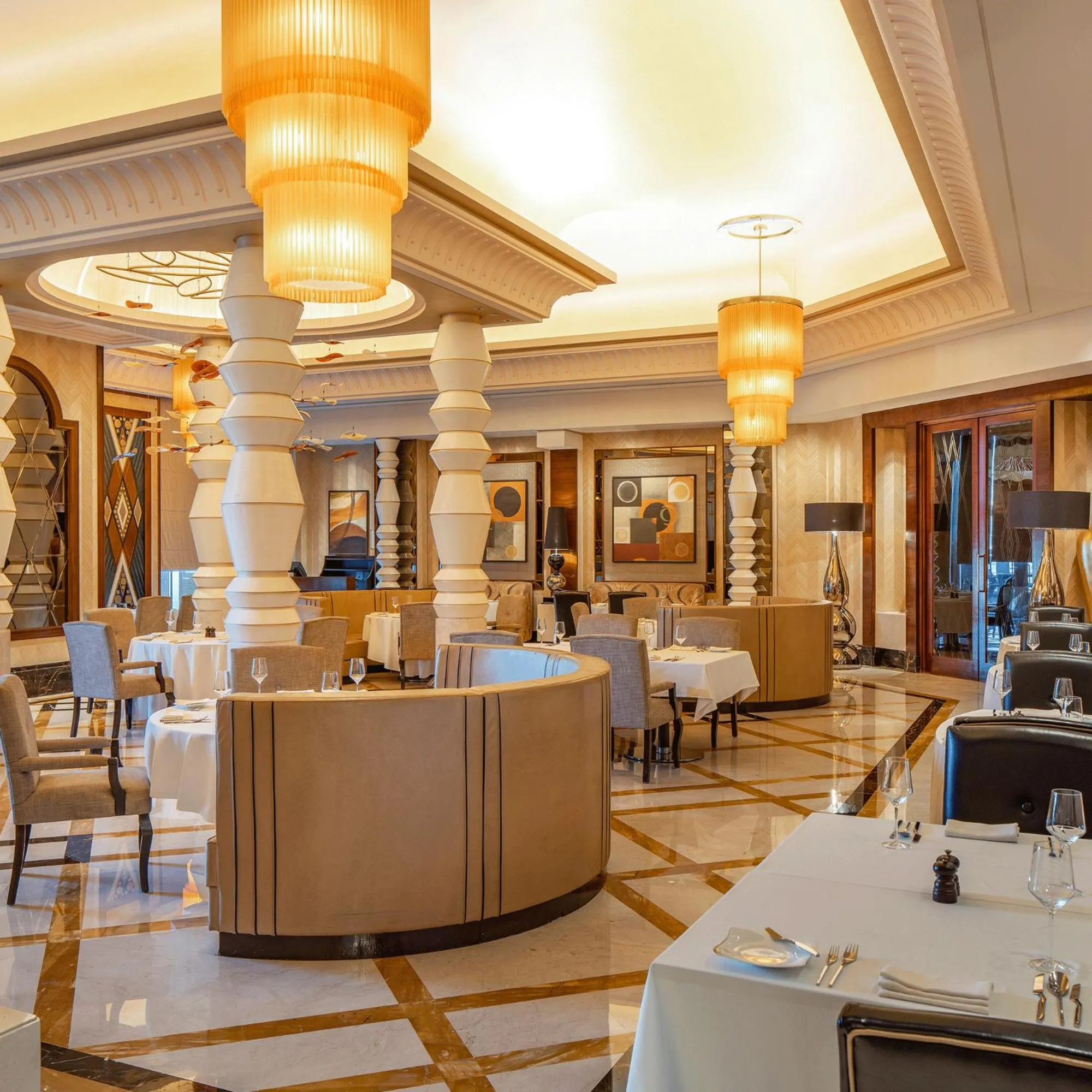 Restaurant/places to eat in Raffles Makkah Palace