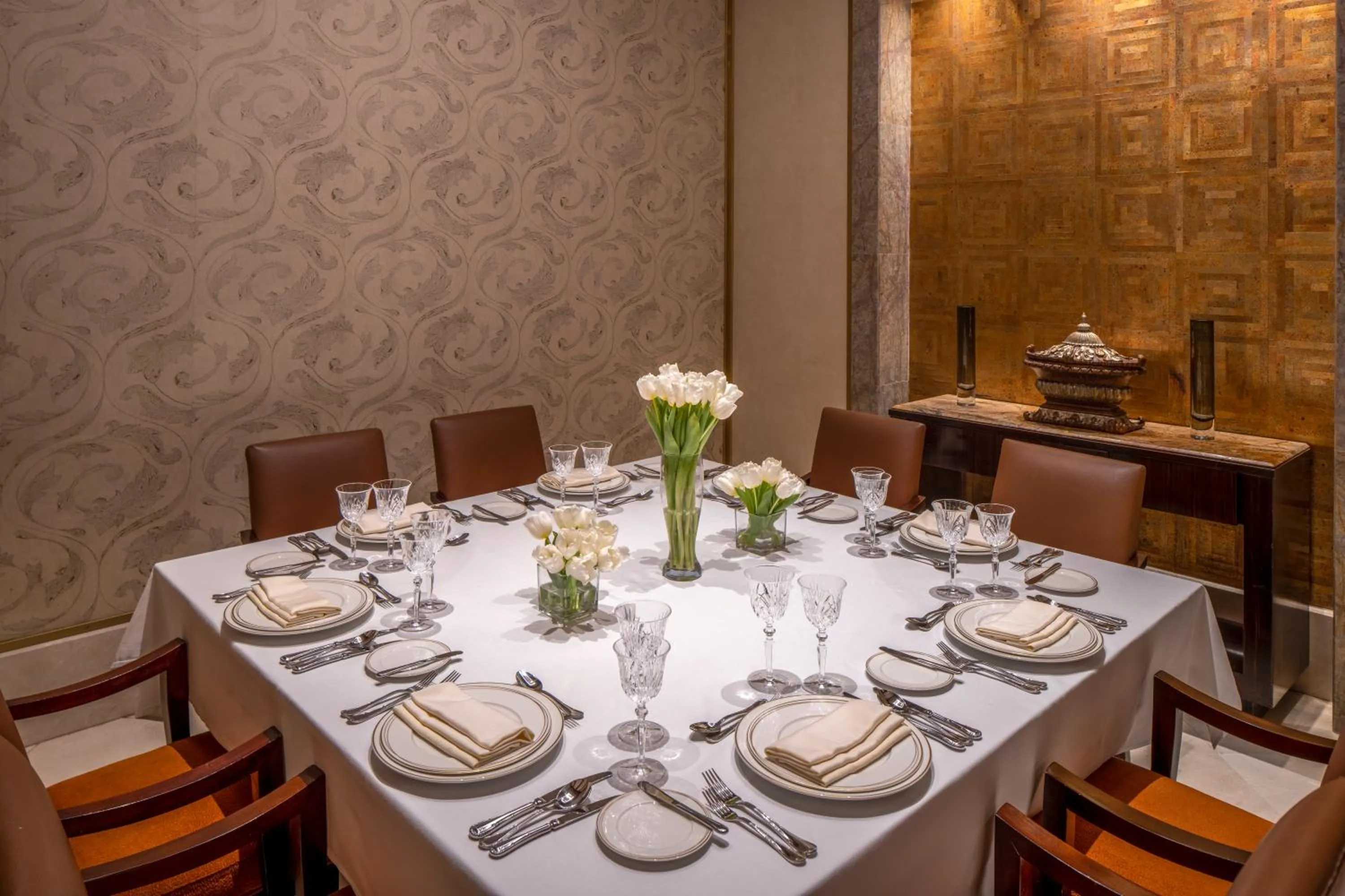 Restaurant/places to eat in Raffles Makkah Palace