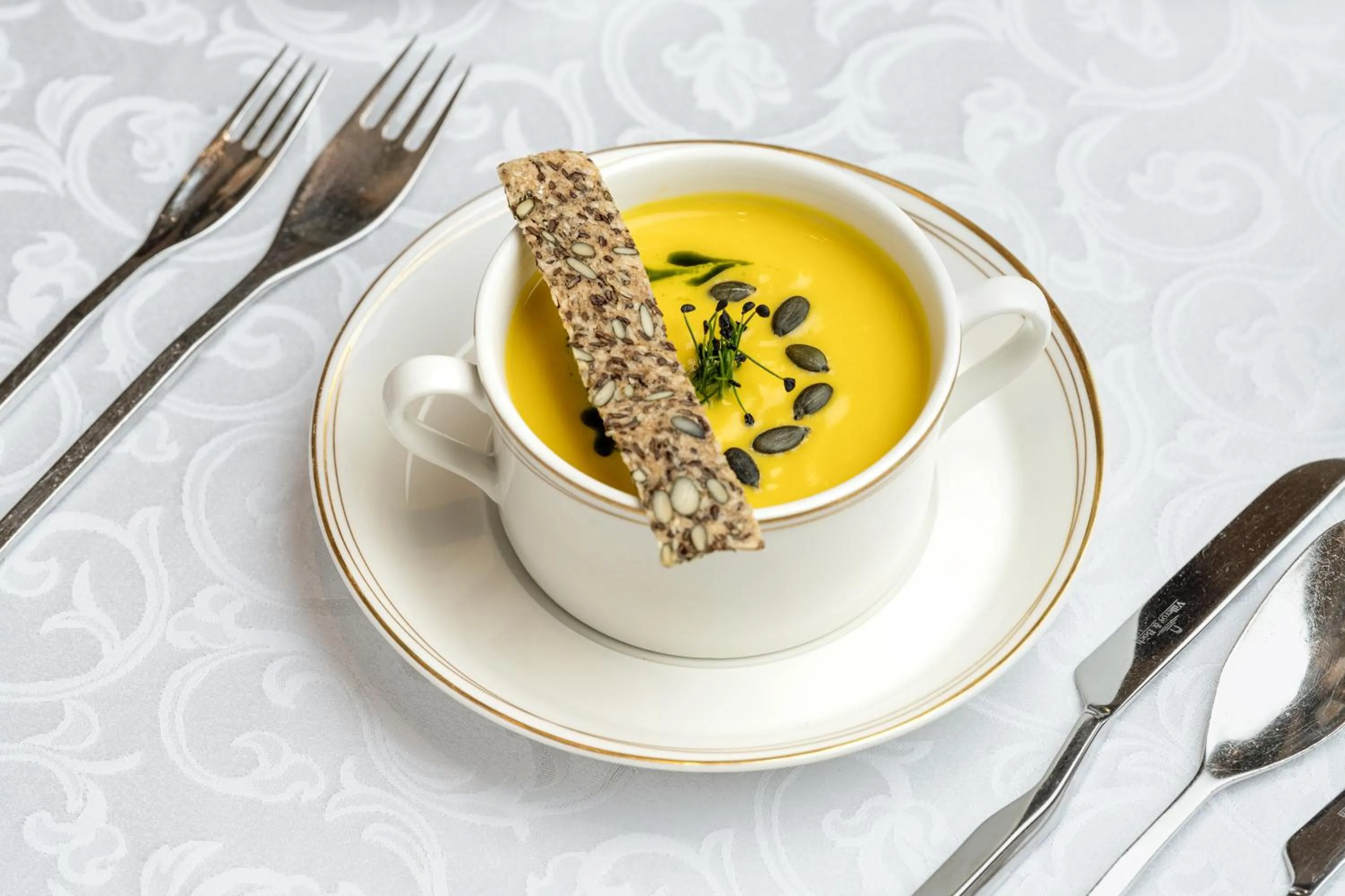 Restaurant/places to eat in Raffles Makkah Palace