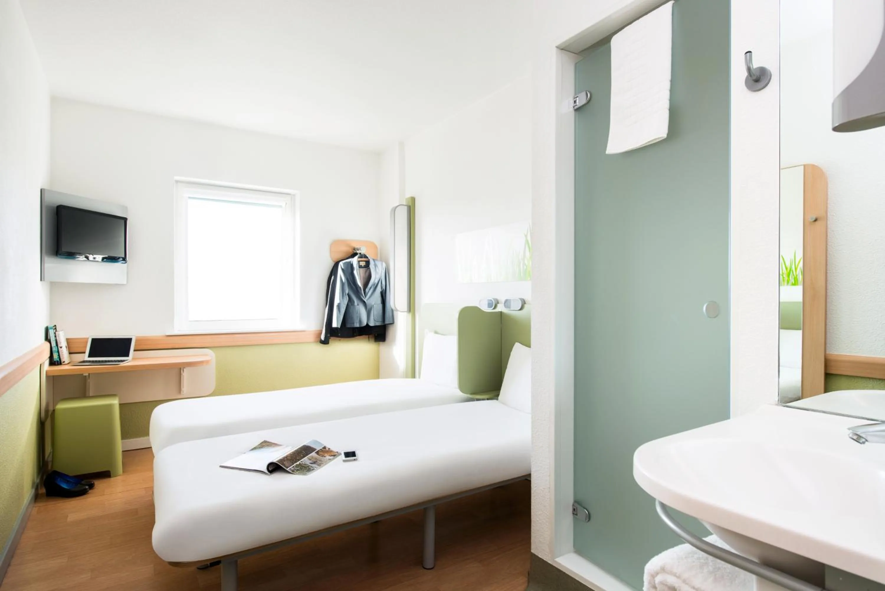 Bathroom, Bed in ibis budget Leeds Centre Crown Point Road