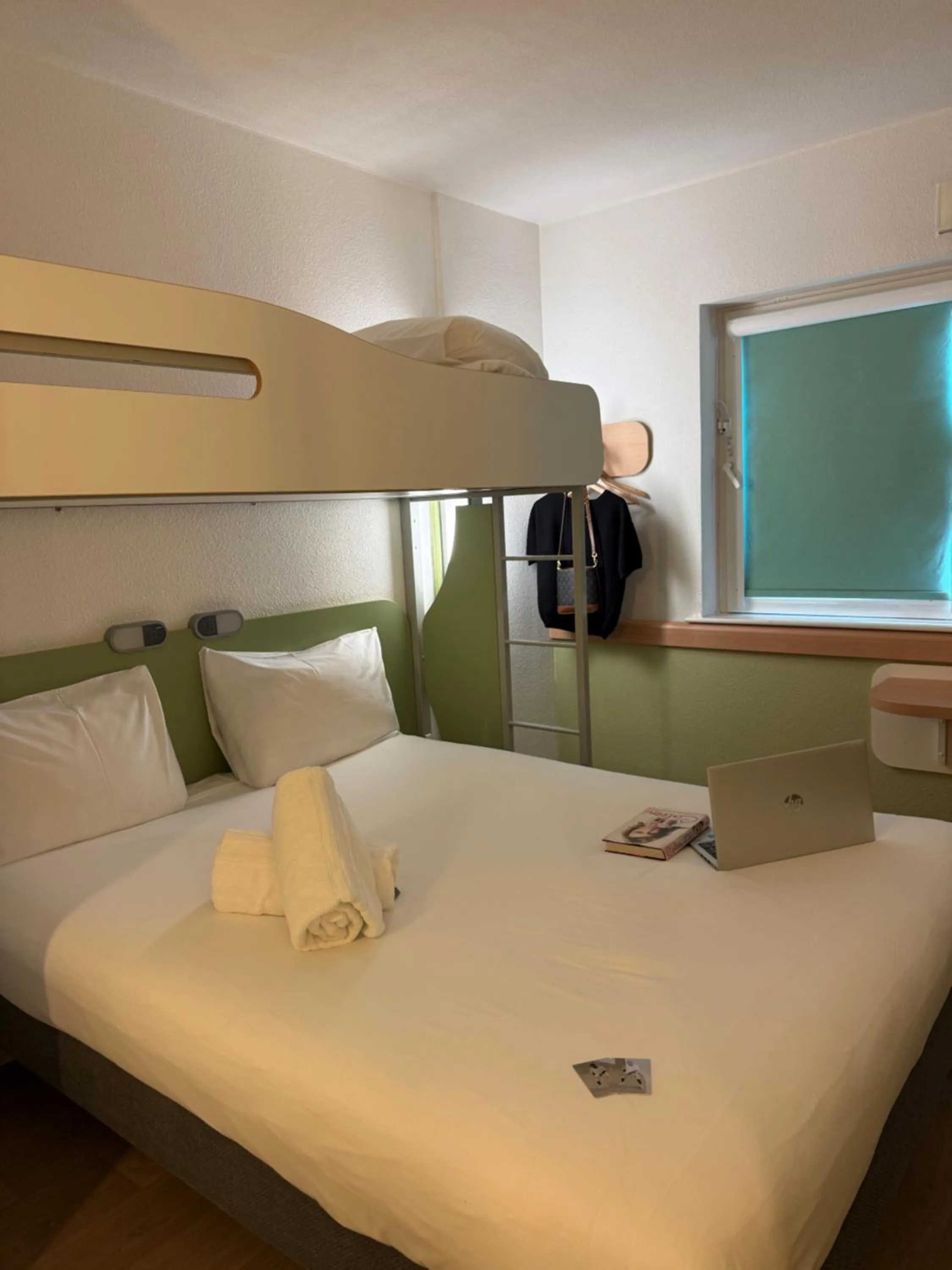 Property building, Bed in ibis budget Leeds Centre Crown Point Road