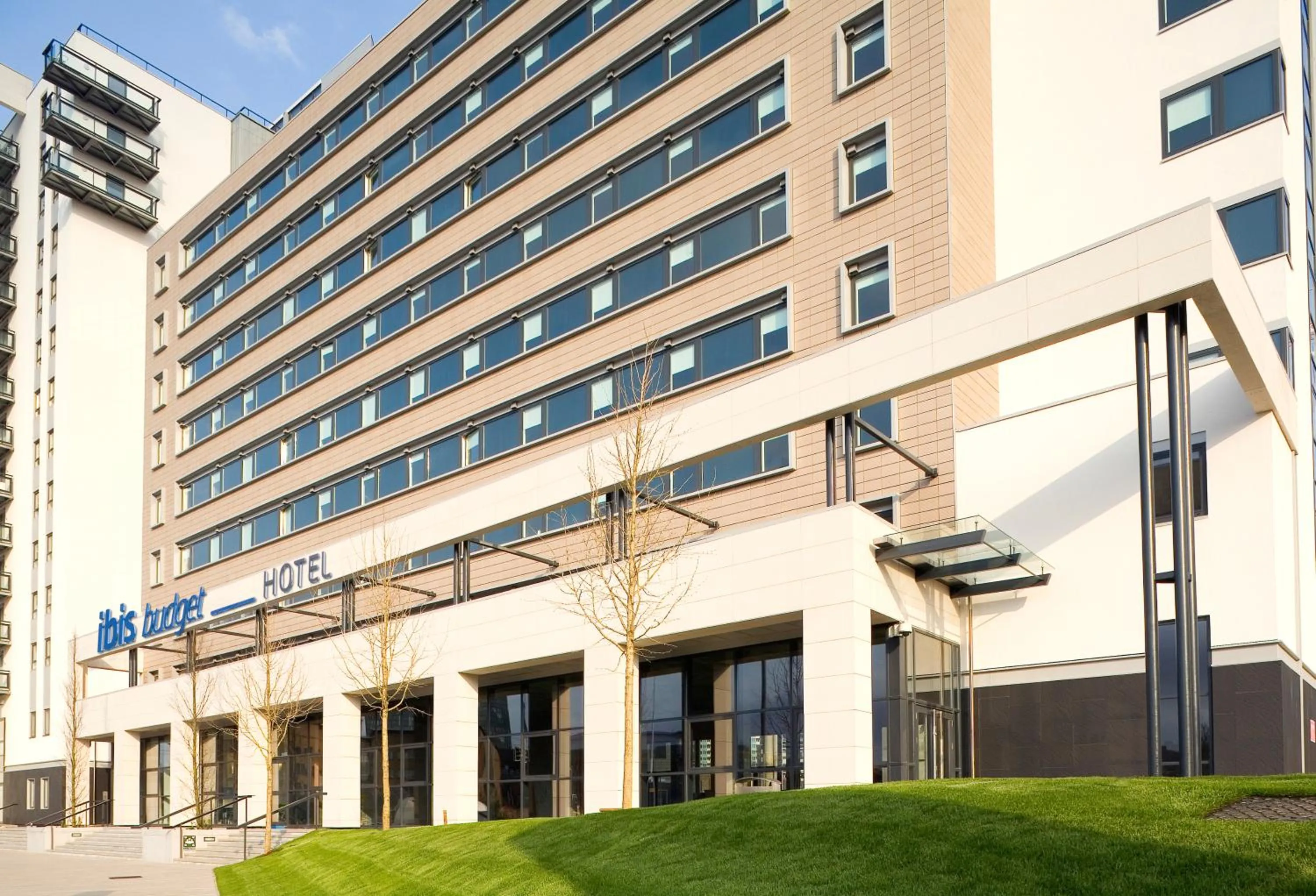 Facade/entrance in ibis budget Leeds Centre Crown Point Road