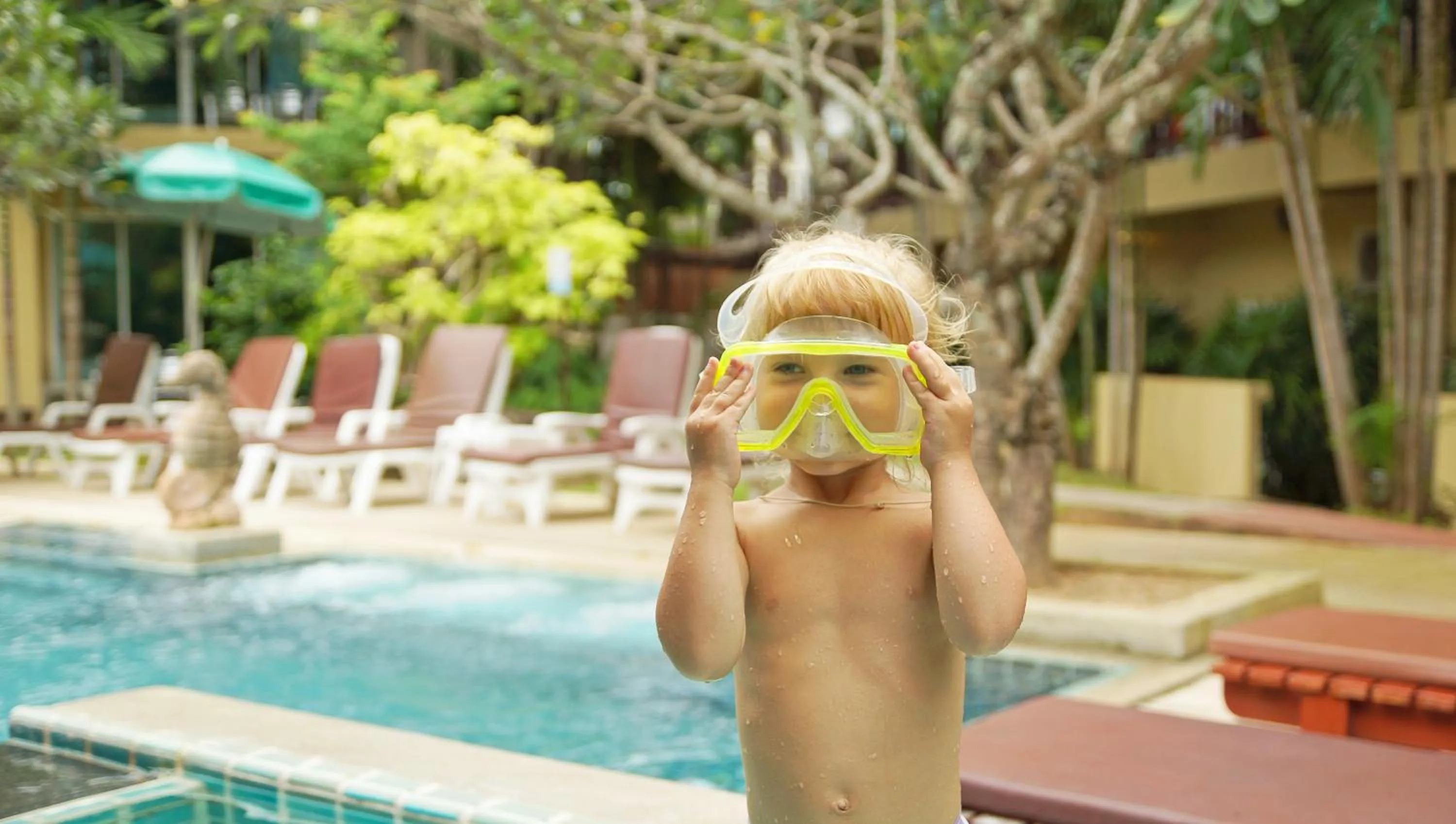 Swimming pool in Baan Karon Resort