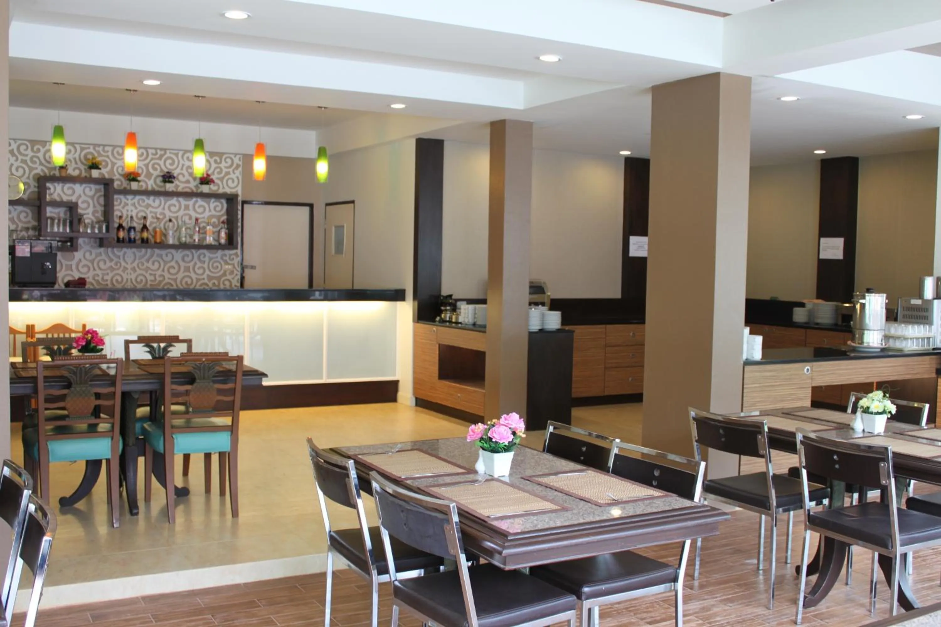 Restaurant/places to eat in Baan Karon Resort