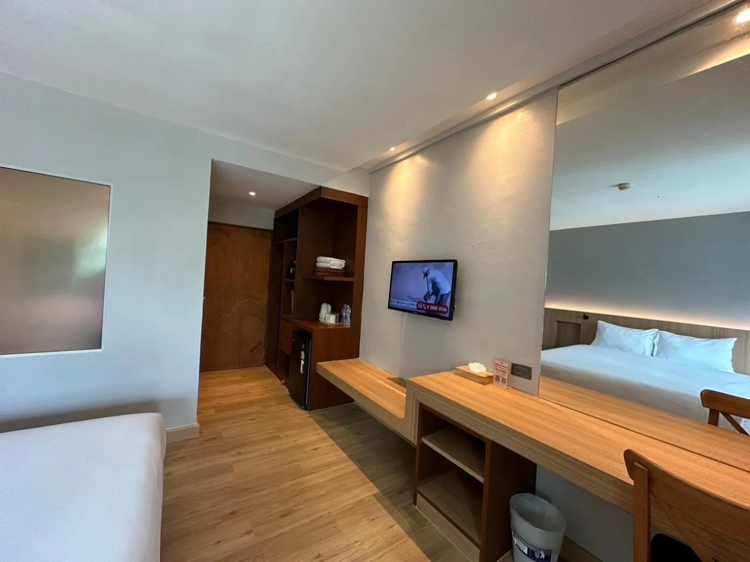 TV and multimedia, Bed in Baan Karon Resort