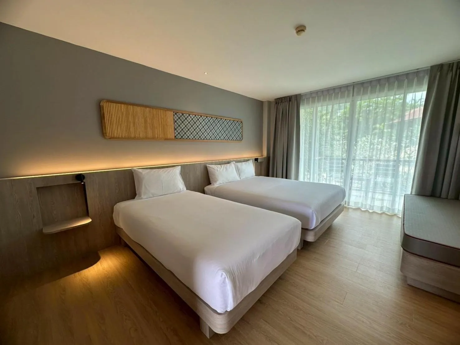 Bed in Baan Karon Resort