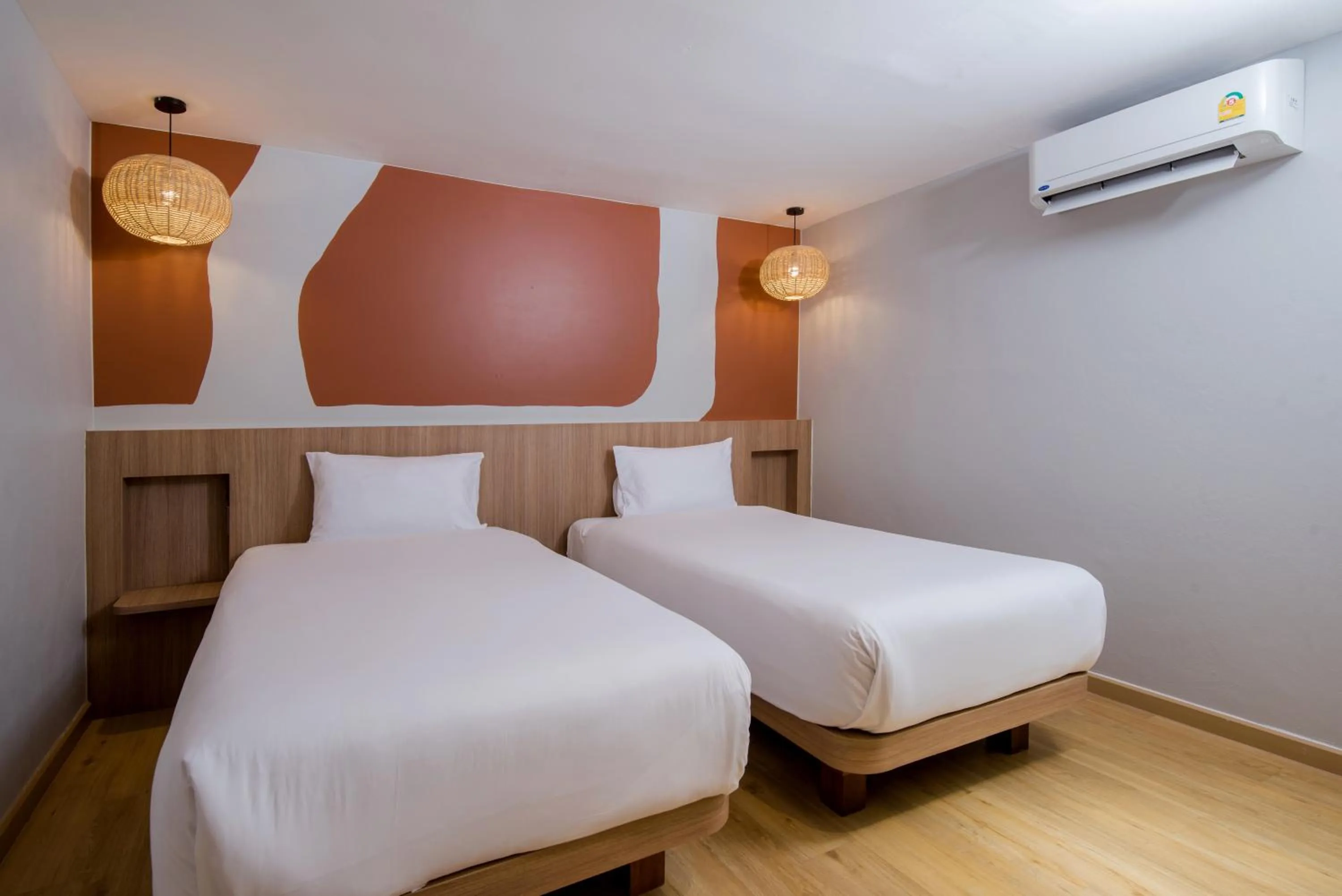 Bedroom, Bed in Baan Karon Resort