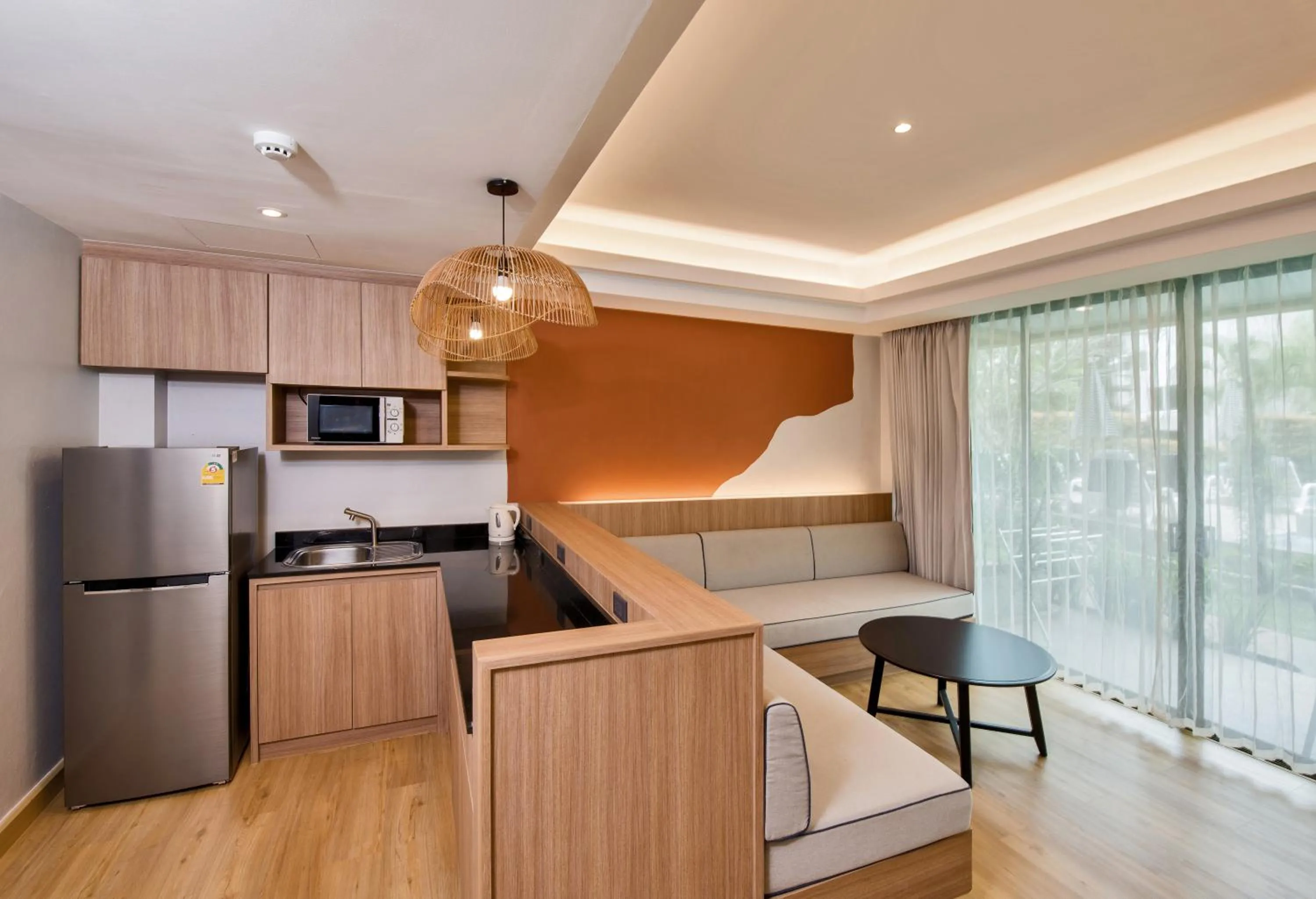 microwave in Baan Karon Resort