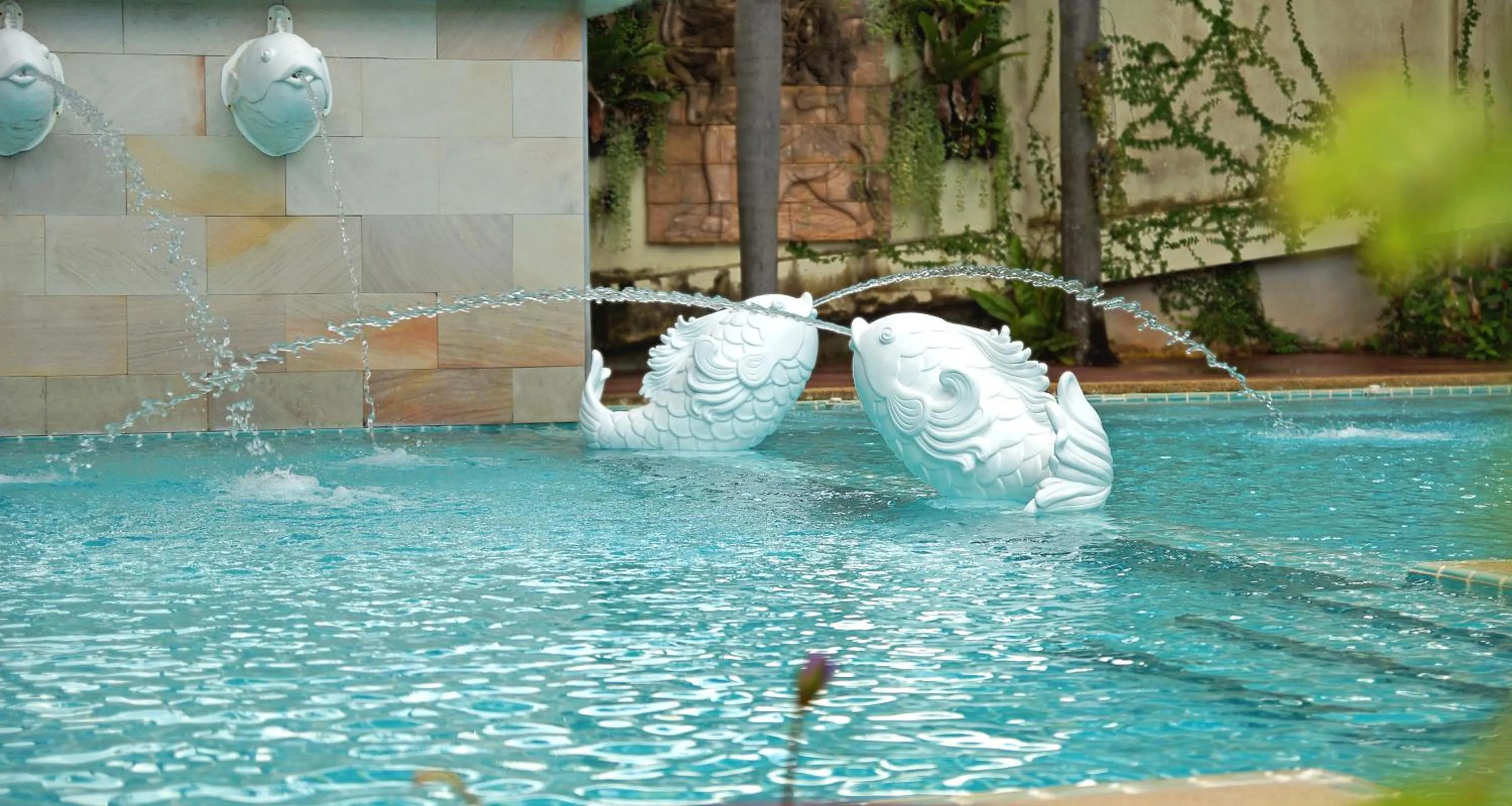 Swimming pool in Baan Karon Resort
