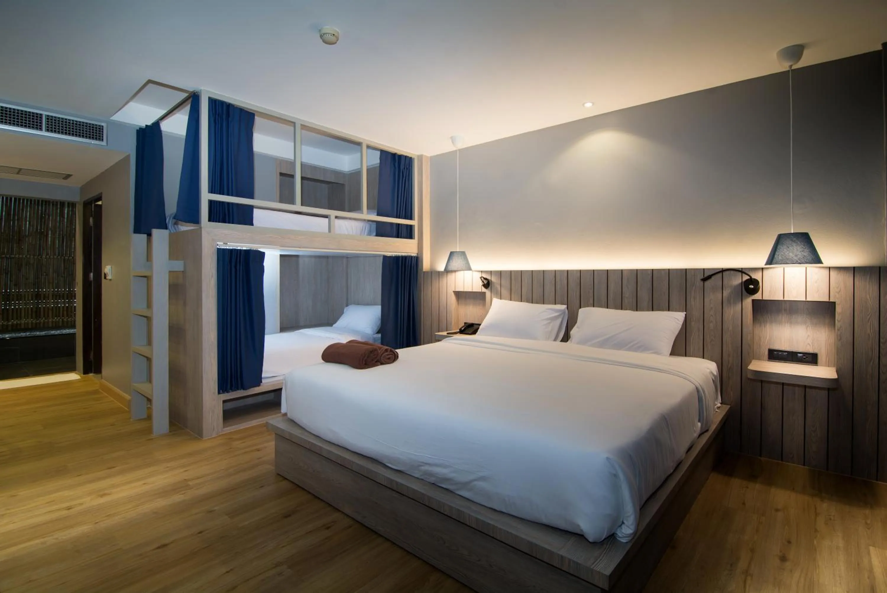 Bed in Baan Karon Resort