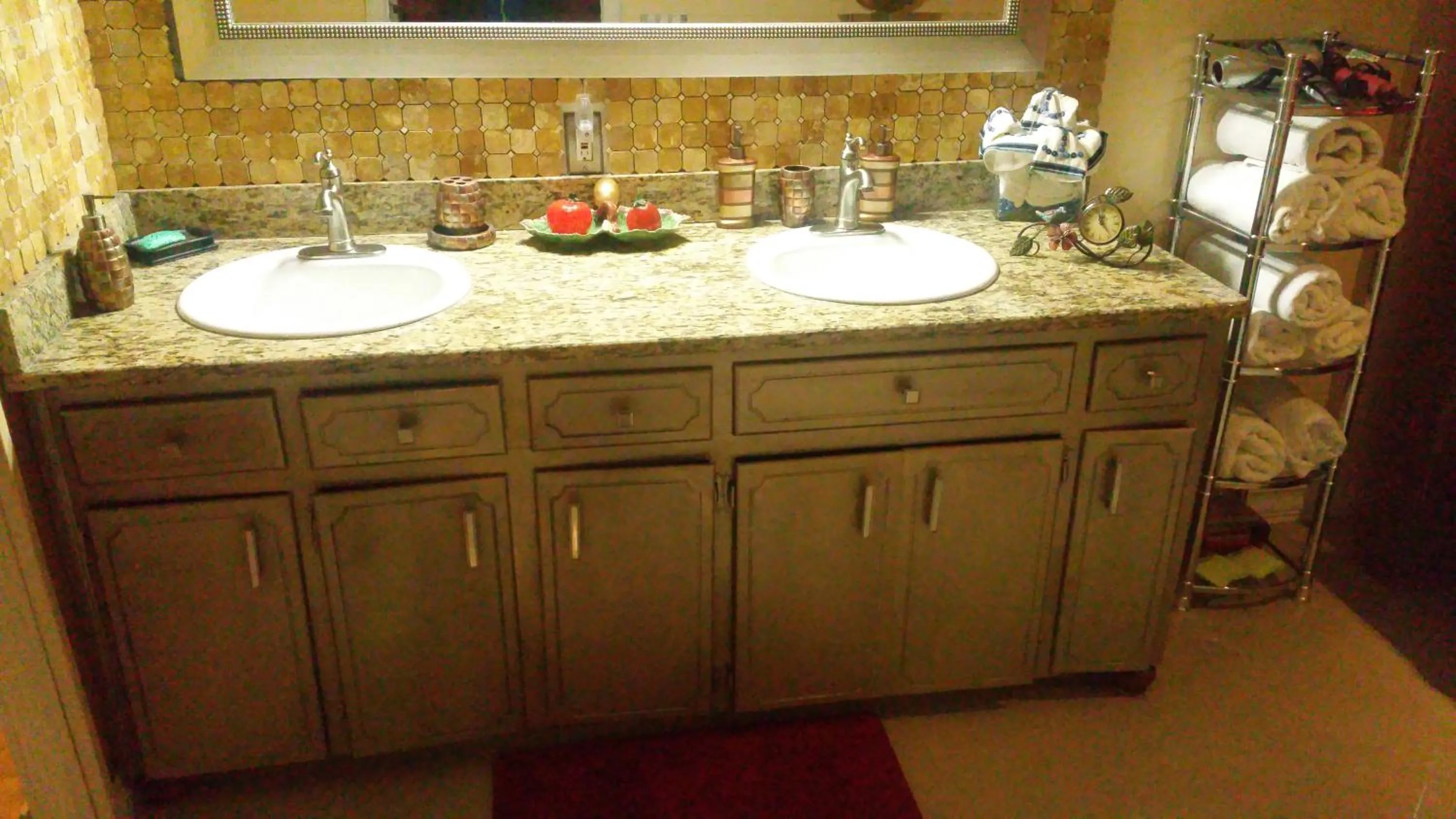 Bathroom in Cozy Mobay