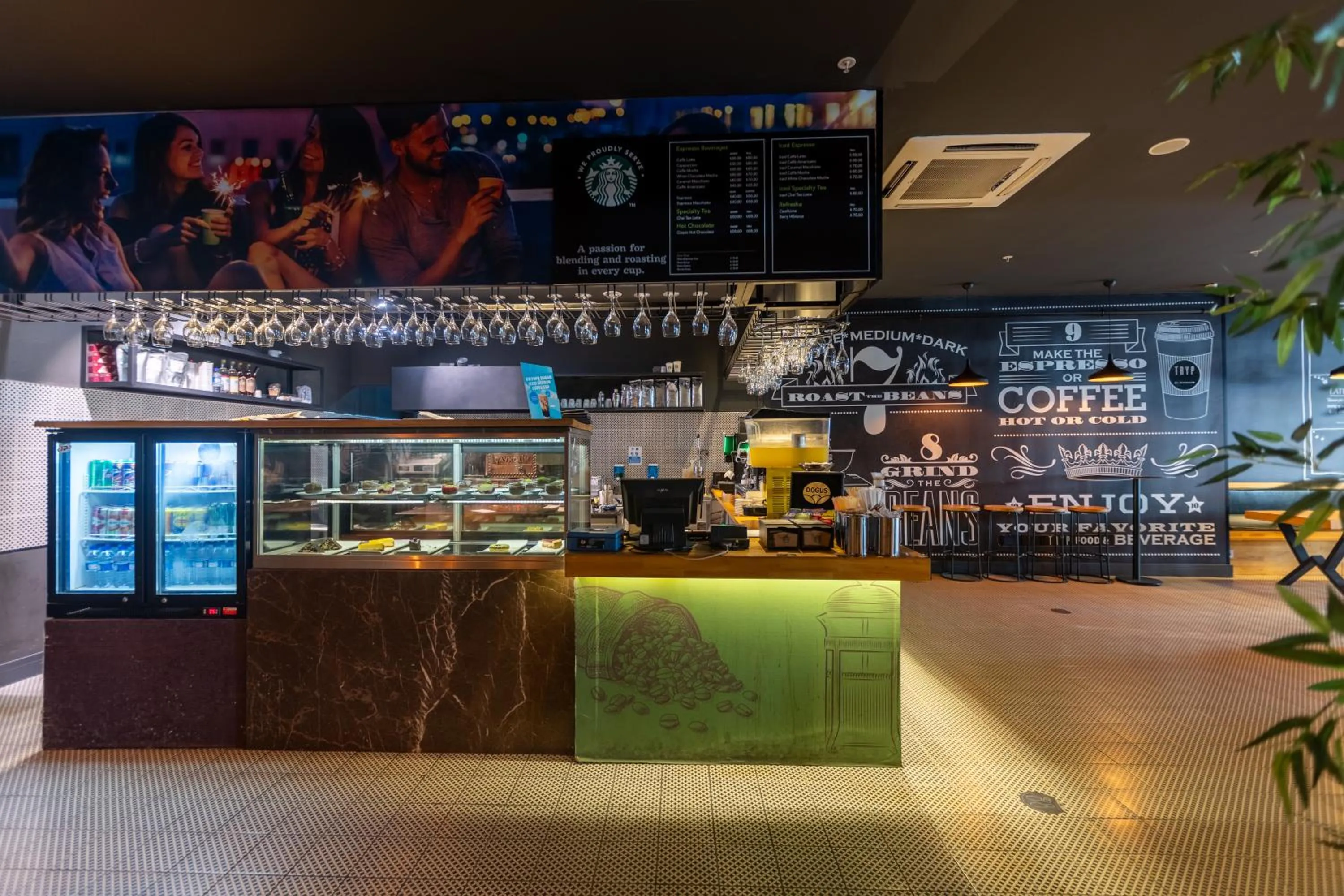 Lounge or bar in Tryp By Wyndham Istanbul Sancaktepe