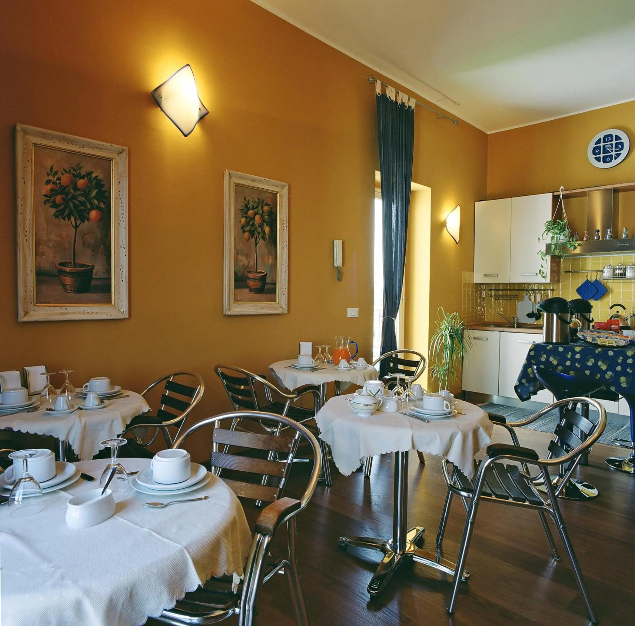 Restaurant/places to eat in Sky Sleeping