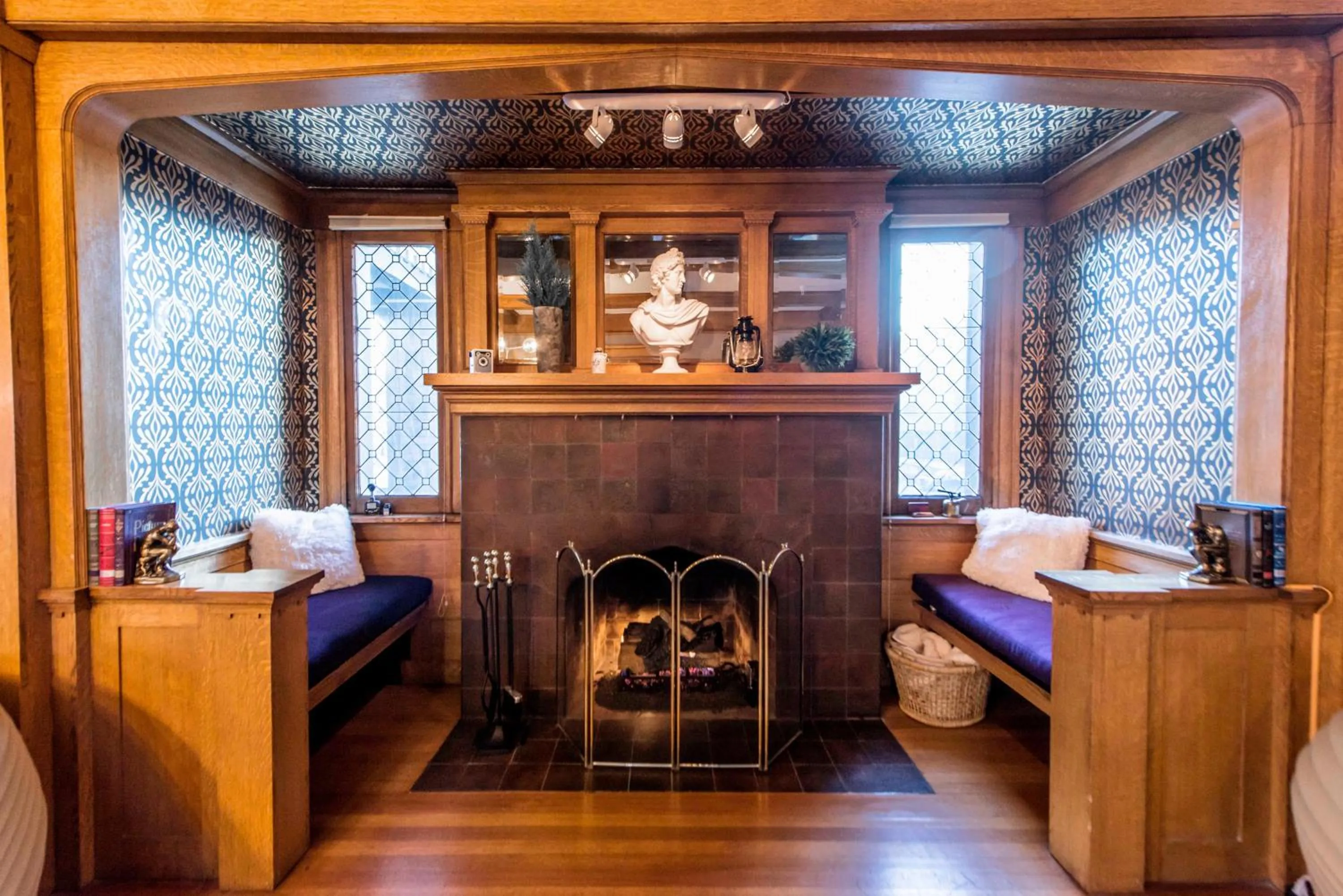 Communal lounge/ TV room in Ember Hostel