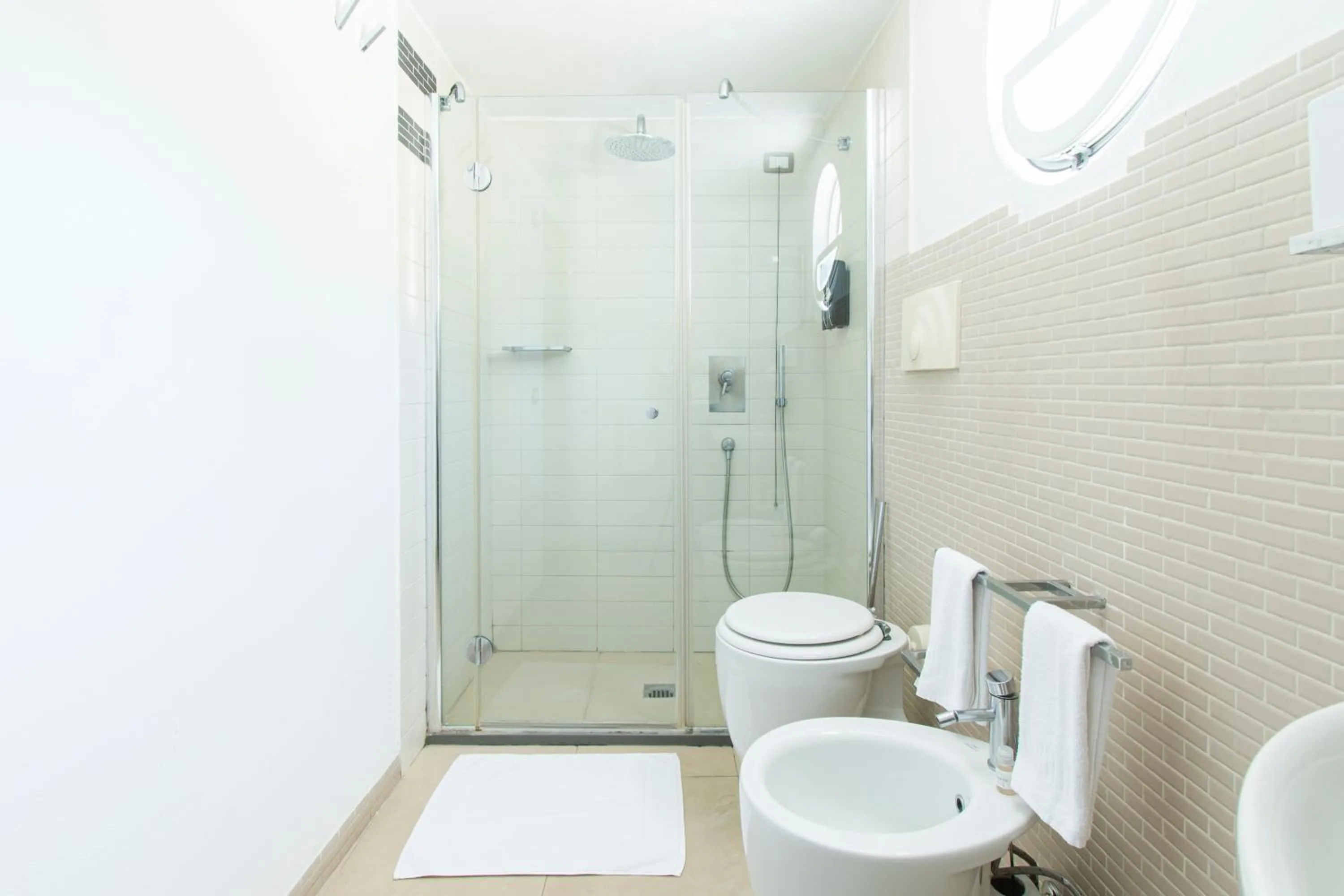 Shower in Marina 10 Design Hotel & SPA