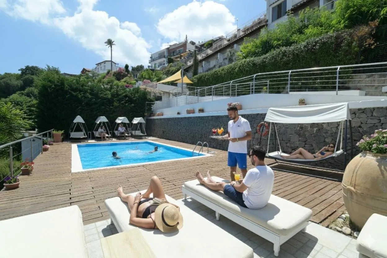 Food and drinks in Marina 10 Design Hotel & SPA