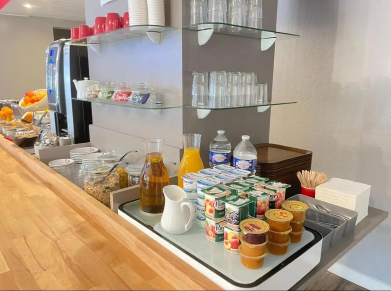 Breakfast in Hôtel AKENA Nantes Orvault - Ouest