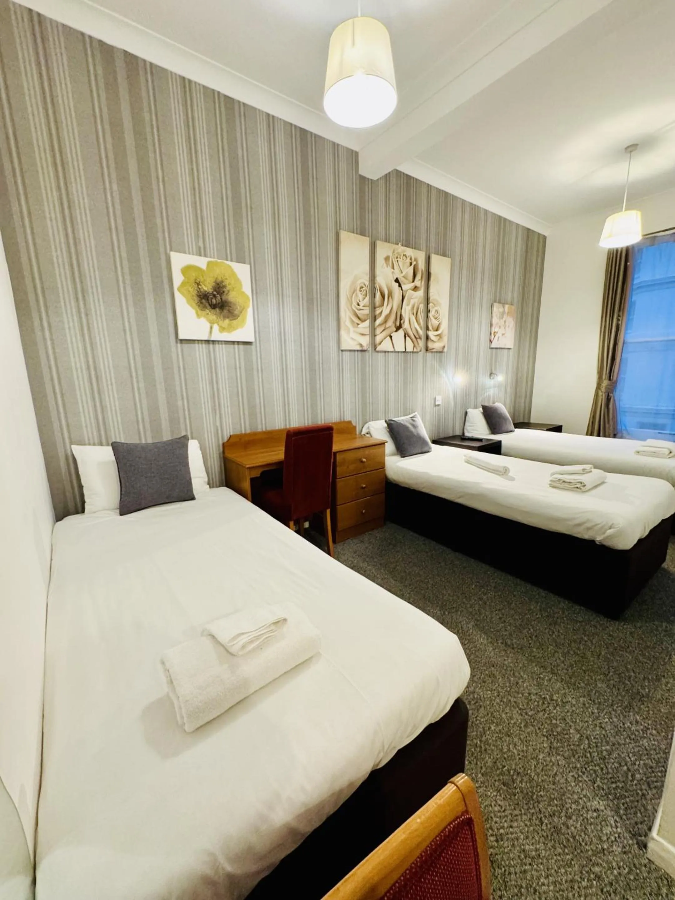 Bedroom, Bed in Carlton Court Hotel Eastbourne