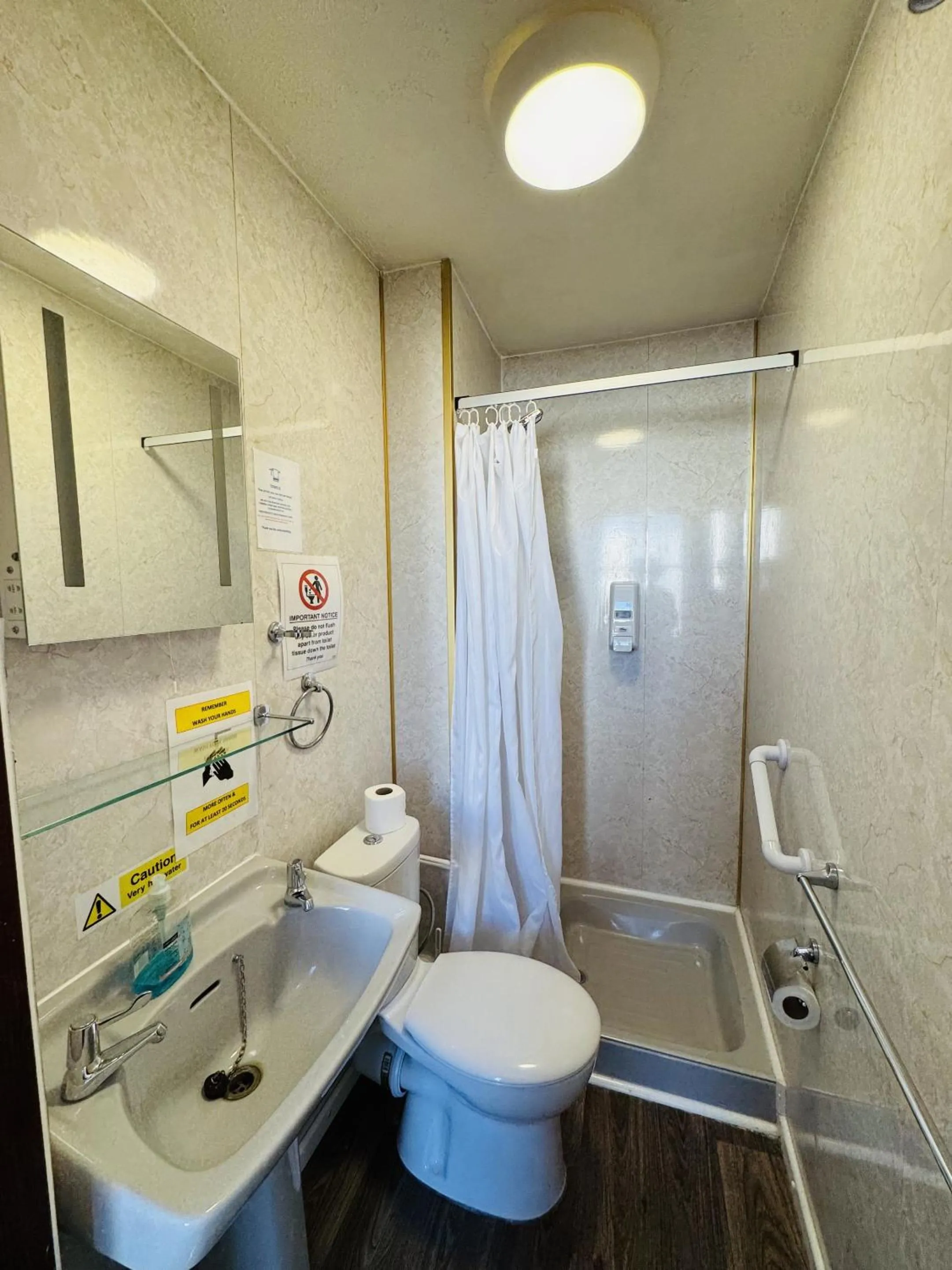 Bathroom in Carlton Court Hotel Eastbourne