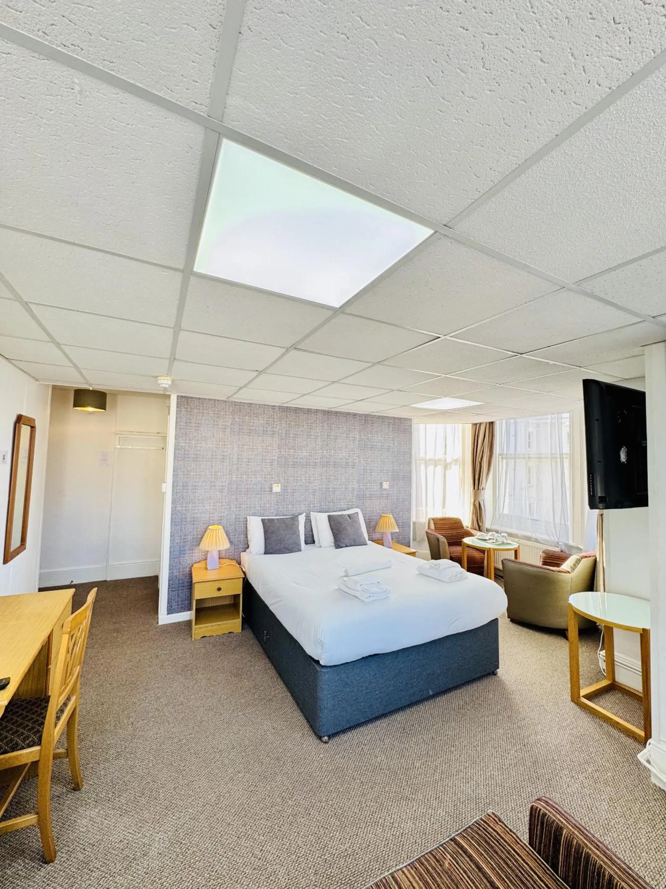 Bedroom, Bed in Carlton Court Hotel Eastbourne