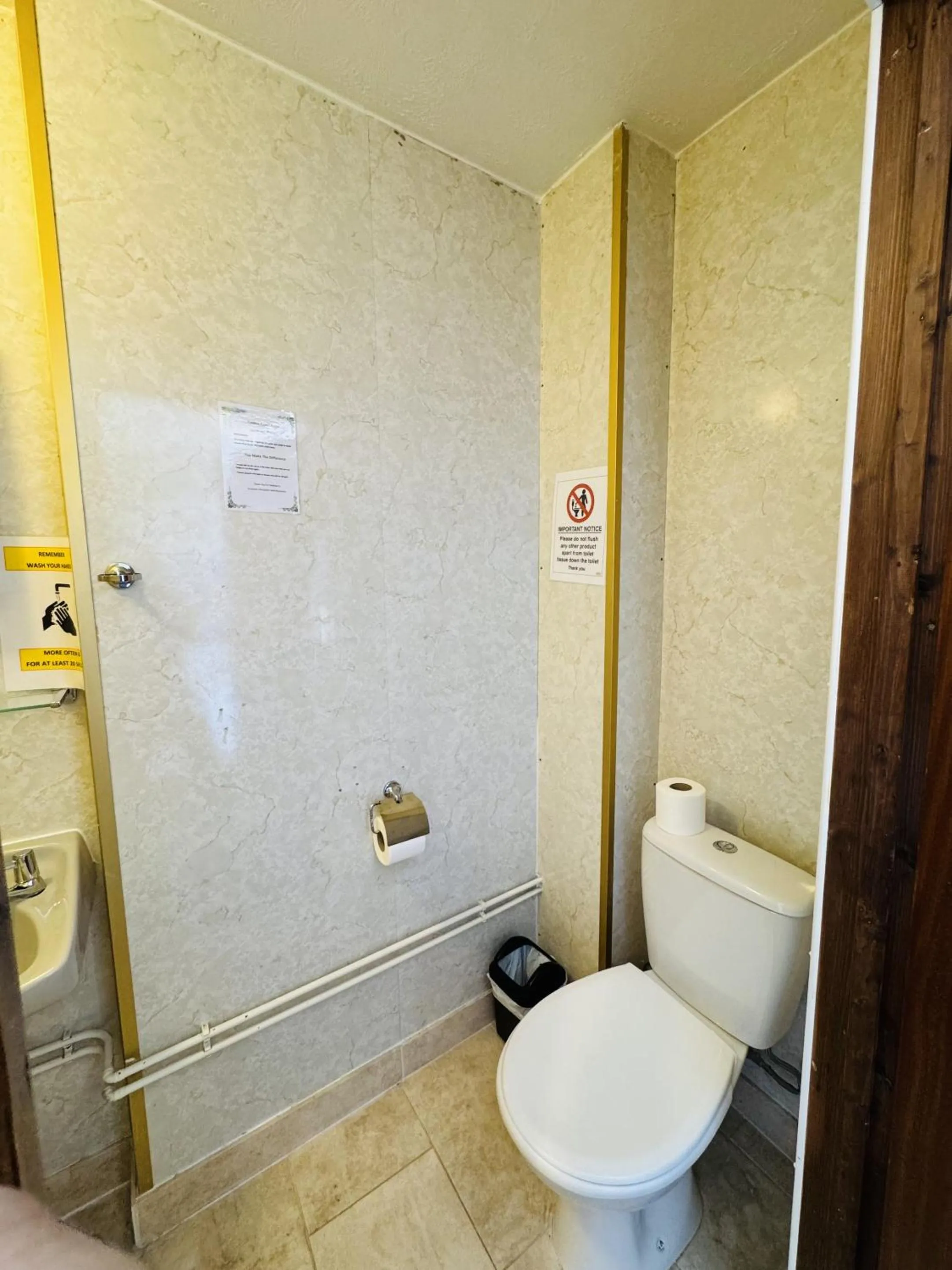 Bathroom in Carlton Court Hotel Eastbourne