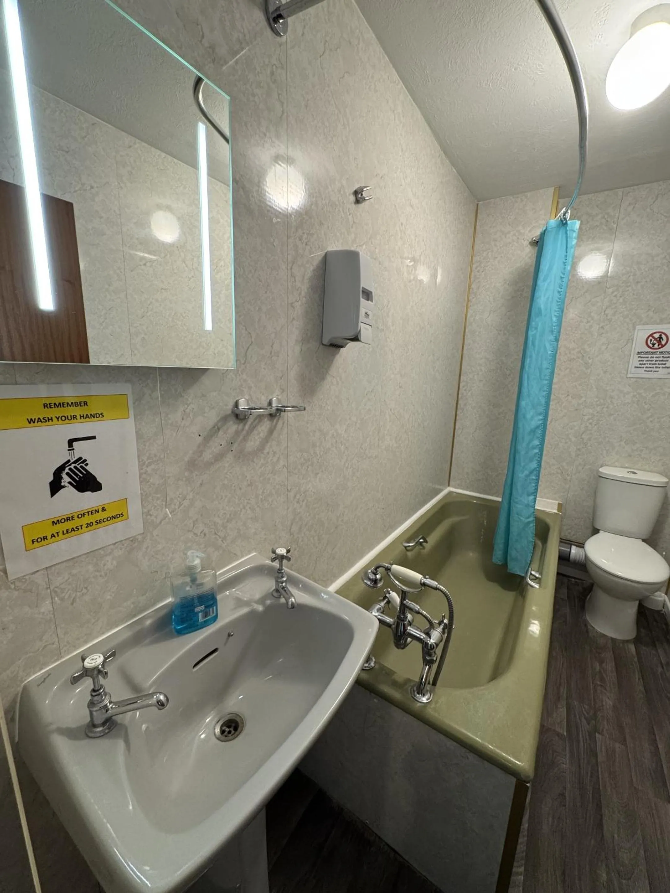 Bathroom in Carlton Court Hotel Eastbourne