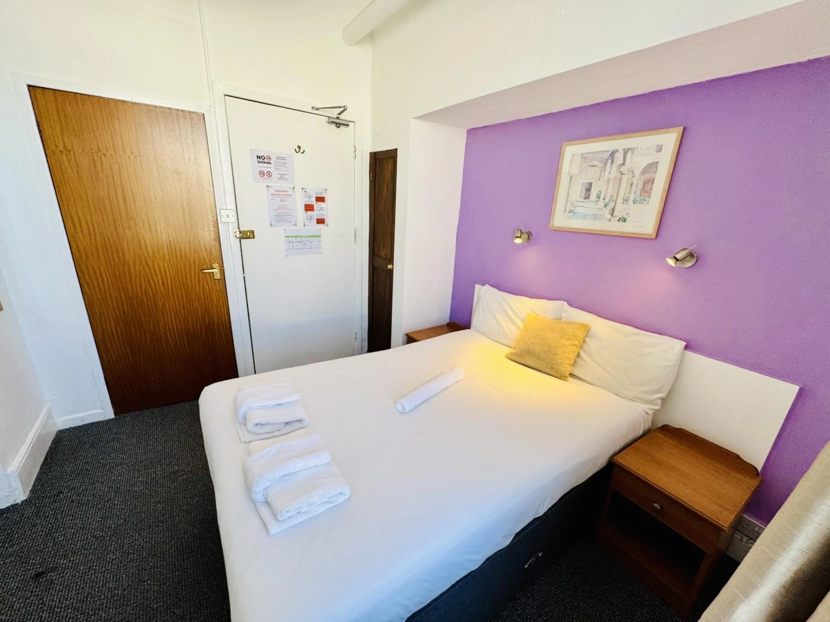 Bedroom, Bed in Carlton Court Hotel Eastbourne