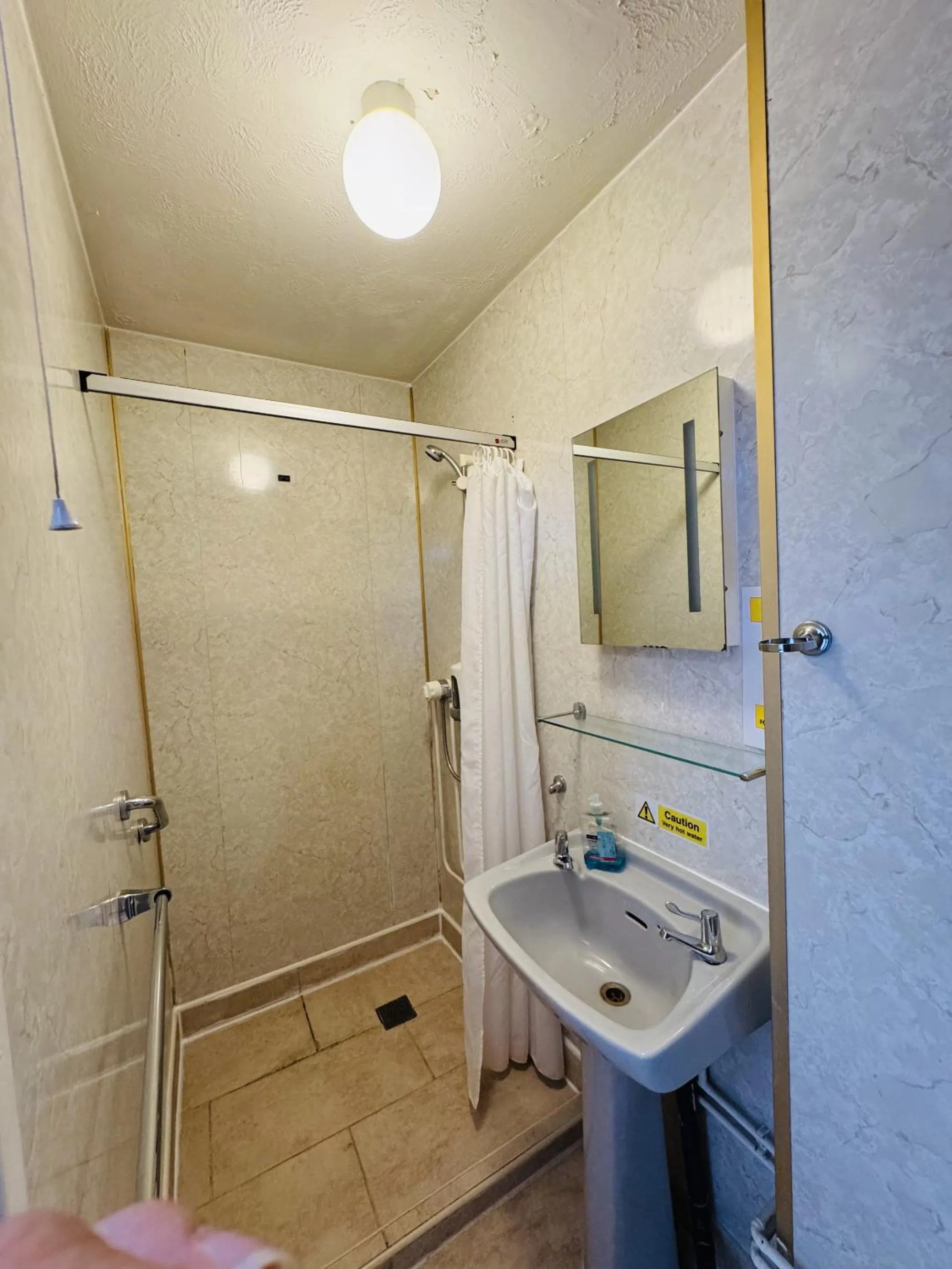 Bathroom in Carlton Court Hotel Eastbourne