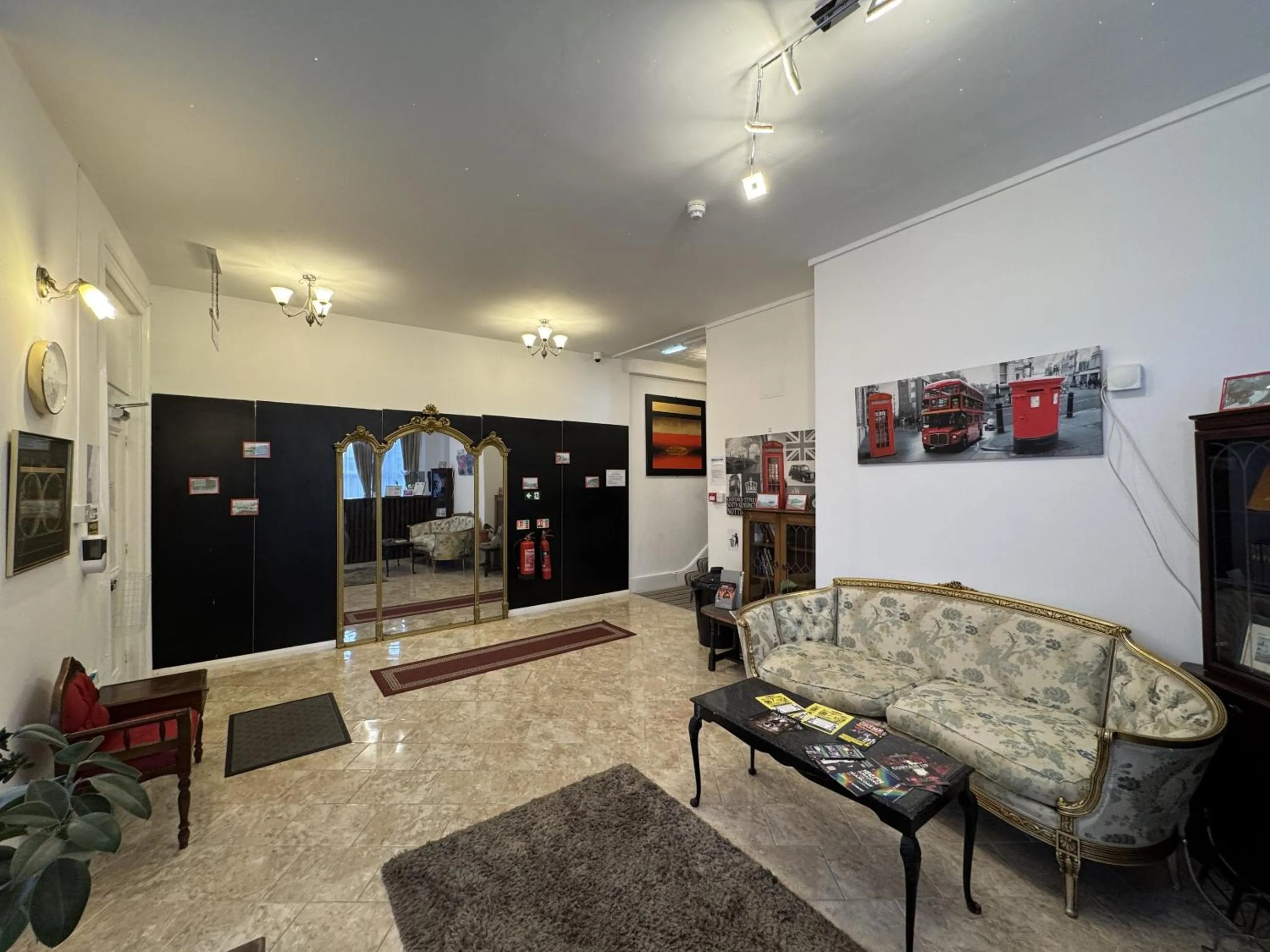 Living room in Carlton Court Hotel Eastbourne