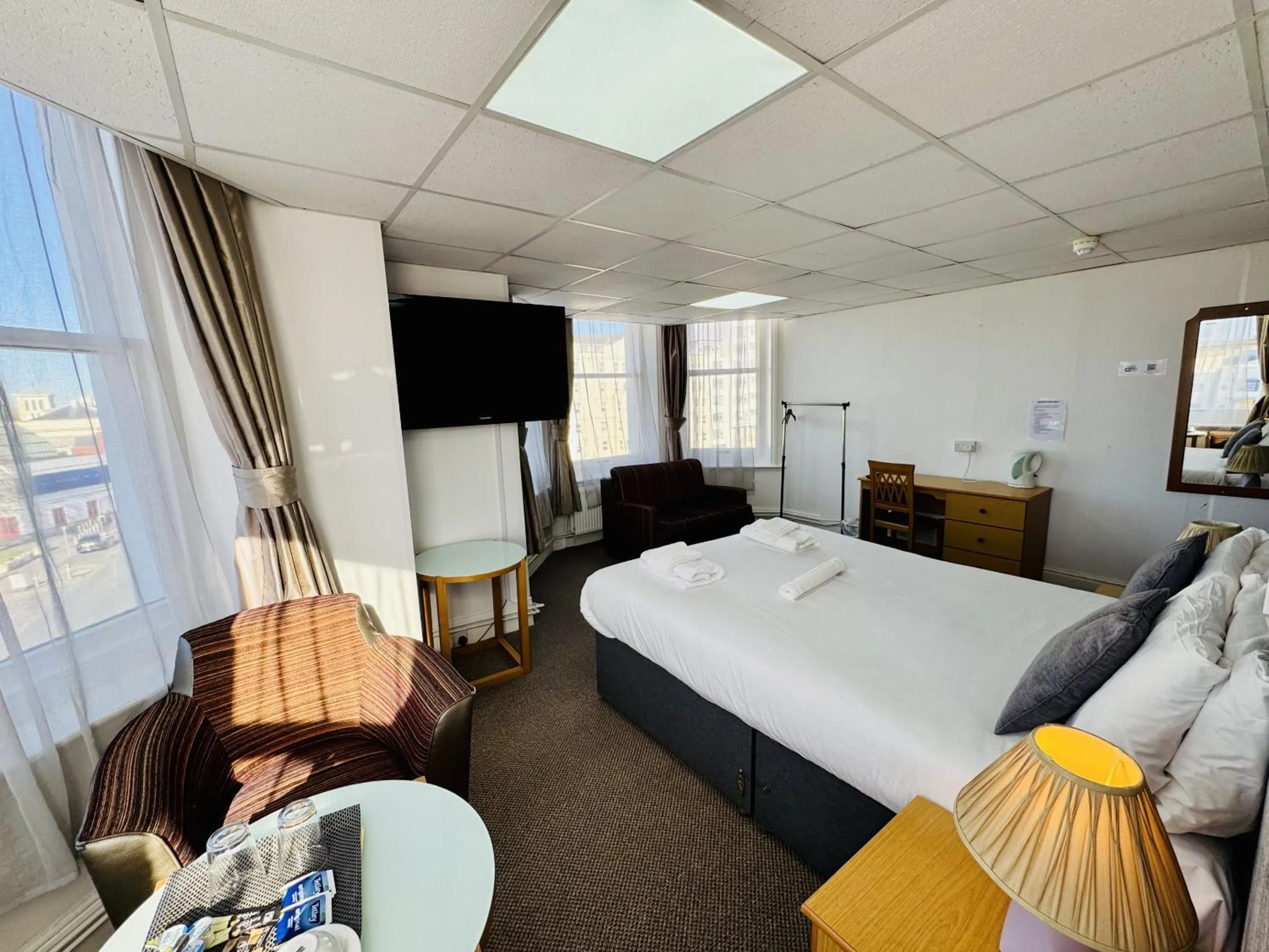 Bedroom, Bed in Carlton Court Hotel Eastbourne