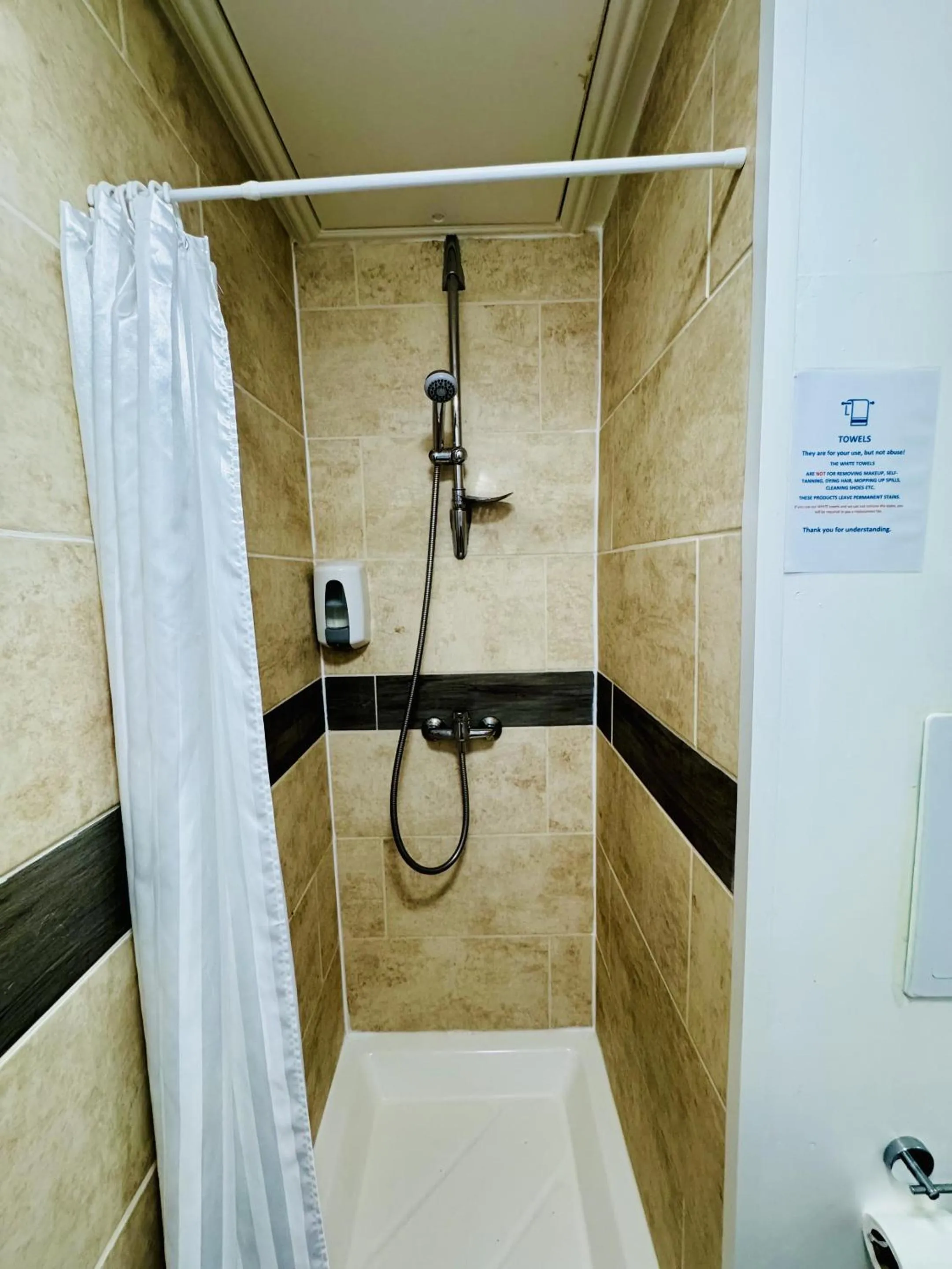 Bathroom in Carlton Court Hotel Eastbourne