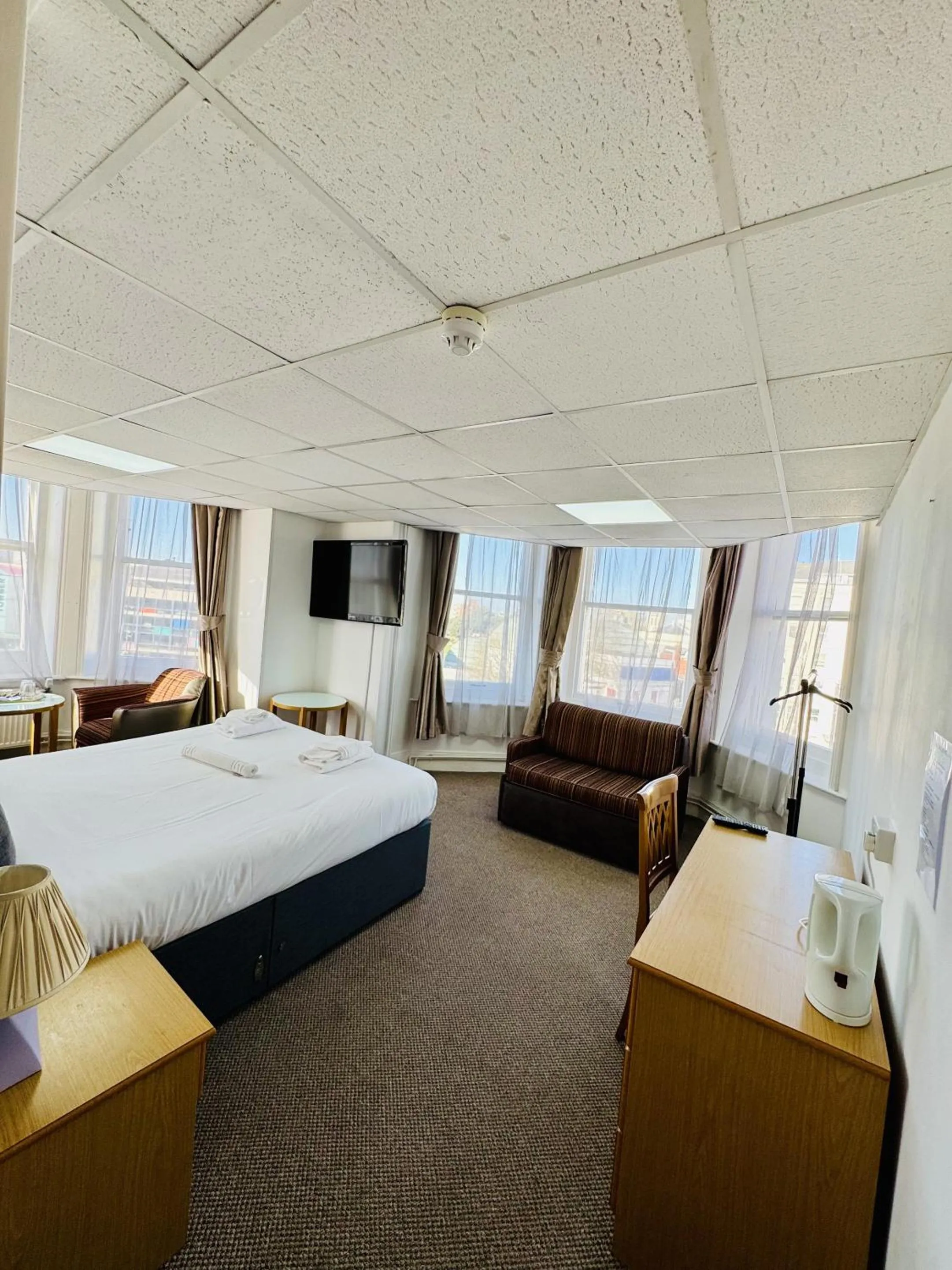 Bedroom, Bed in Carlton Court Hotel Eastbourne