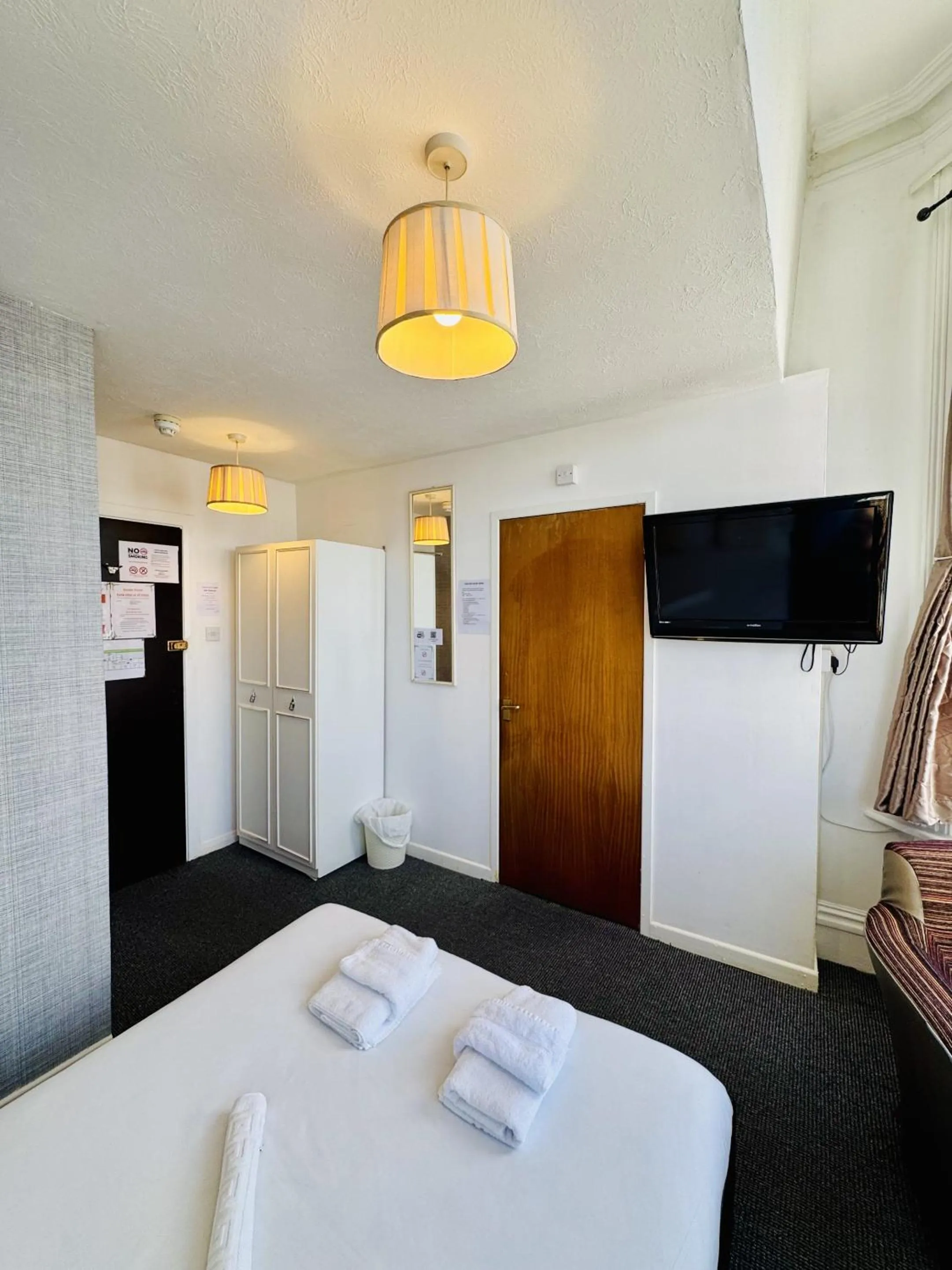 Bedroom, Bed in Carlton Court Hotel Eastbourne