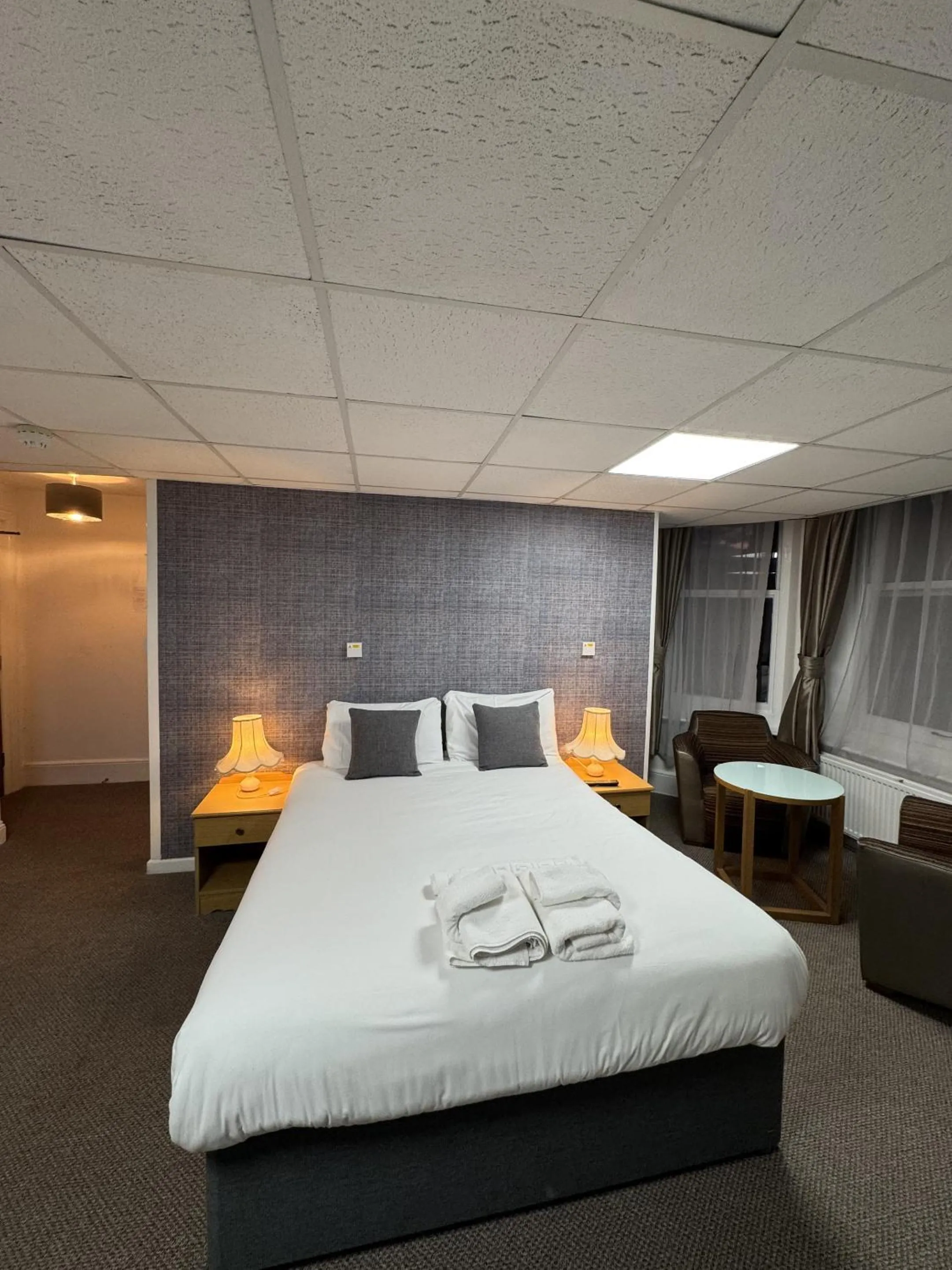 Bedroom, Bed in Carlton Court Hotel Eastbourne