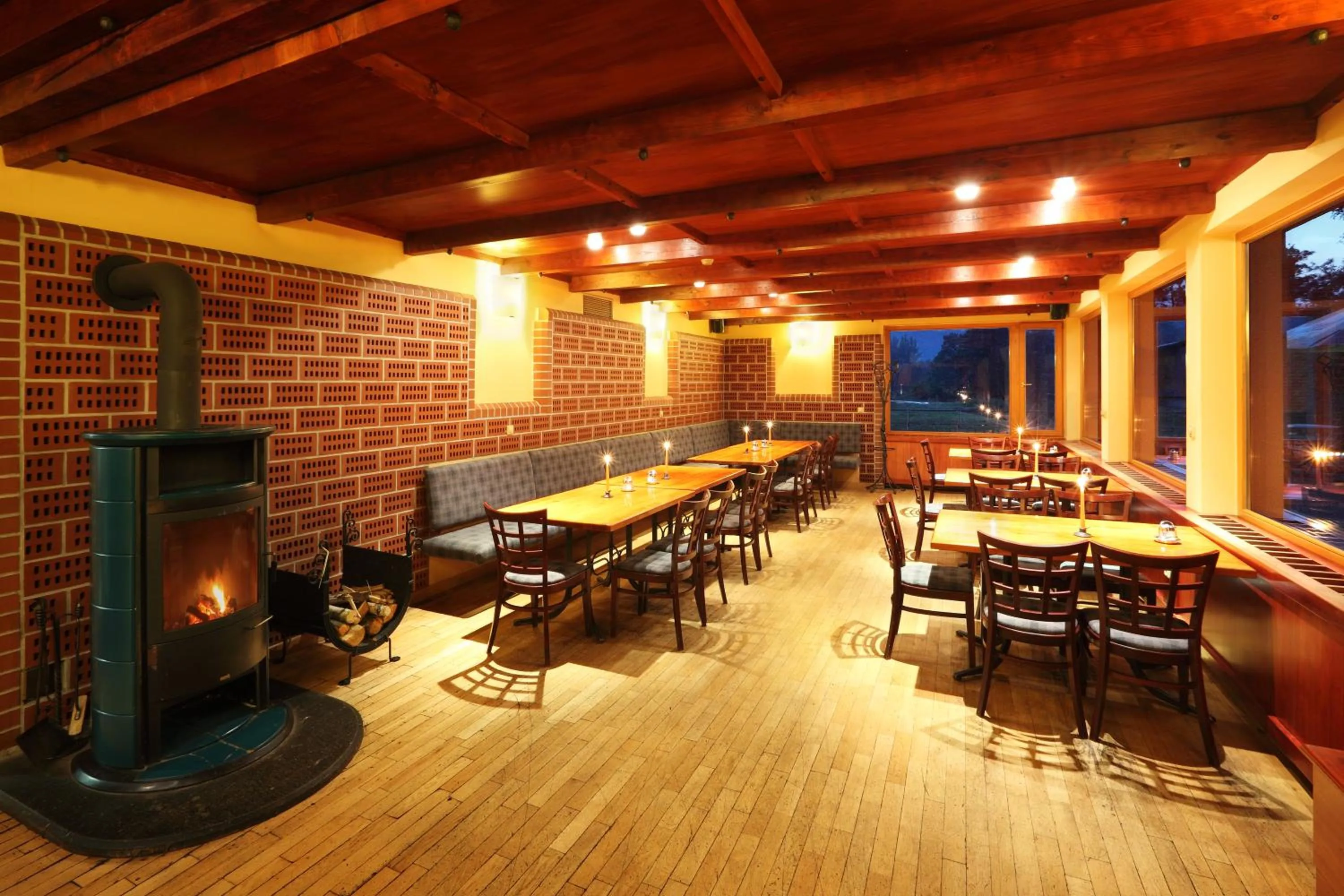 Restaurant/places to eat in Hotel Ostrov