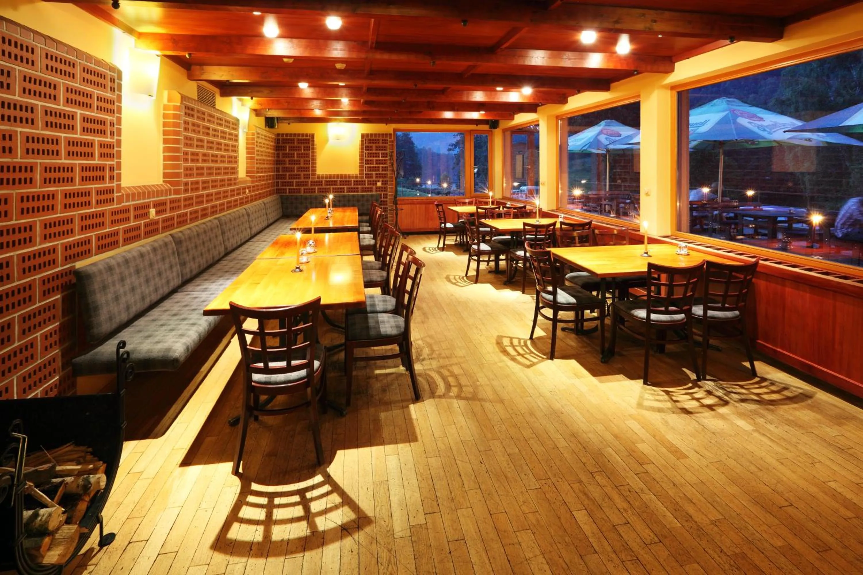 Restaurant/places to eat in Hotel Ostrov