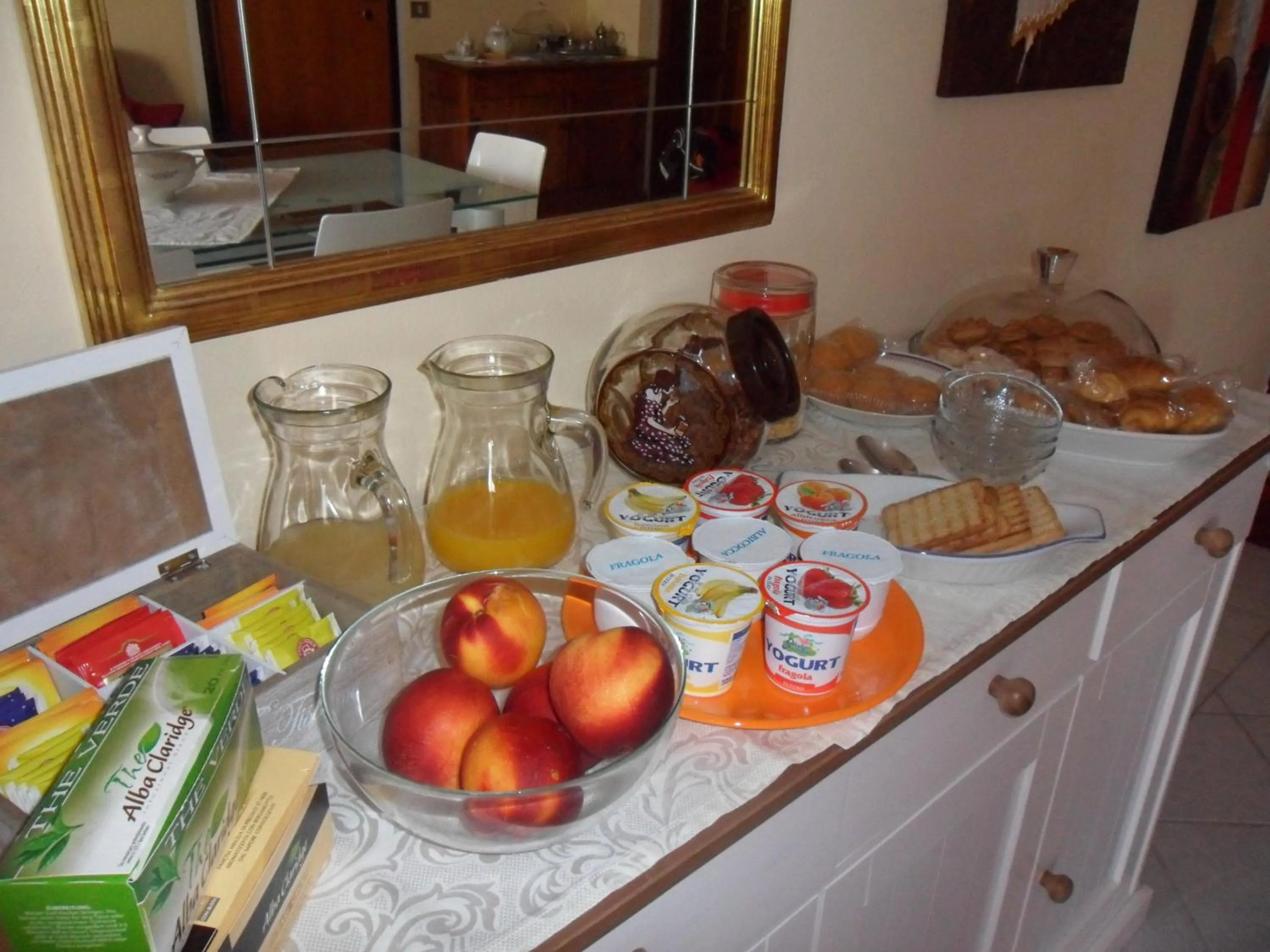 Continental breakfast in B&B A CASA DI MONICA