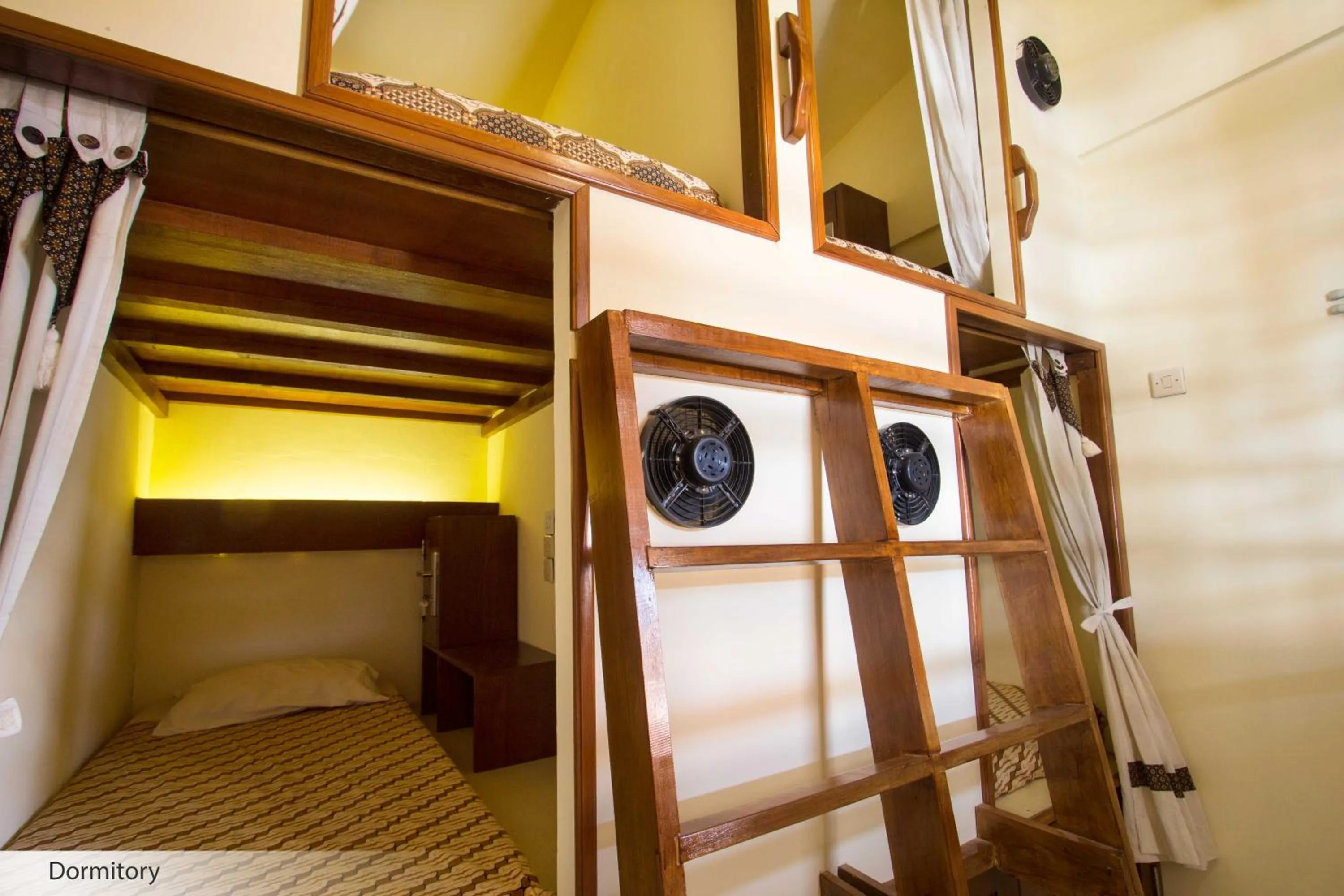 bunk bed, Bed in Duta Guest House